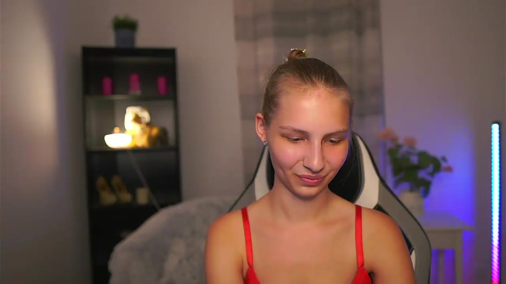 Gallery image thumbnail from Emmie_murray's myfreecams stream on, 07/04/2026, 21:47 image 8 of 20