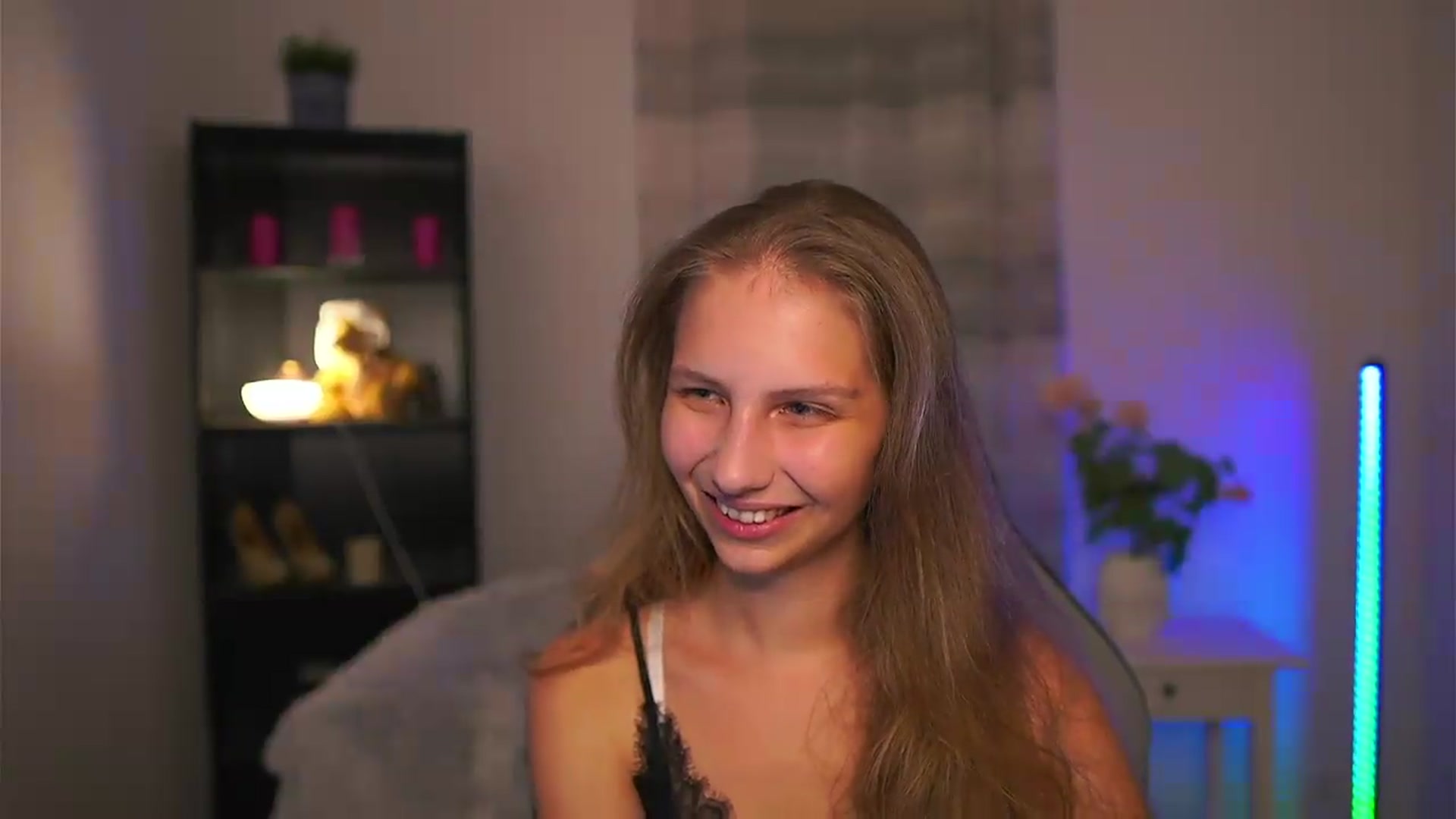 Gallery image thumbnail from Emmie_murray's myfreecams stream on, 07/05/2026, 19:22 image 4 of 20