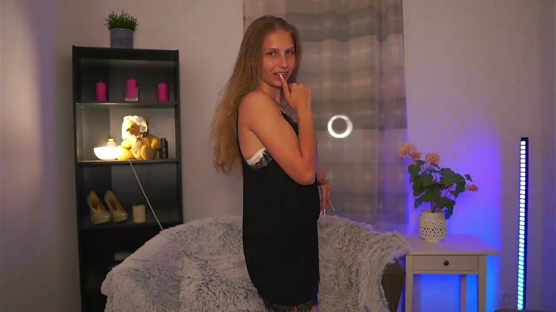 Gallery image thumbnail from Emmie_murray's myfreecams stream on, 07/05/2026, 19:22 image 6 of 20