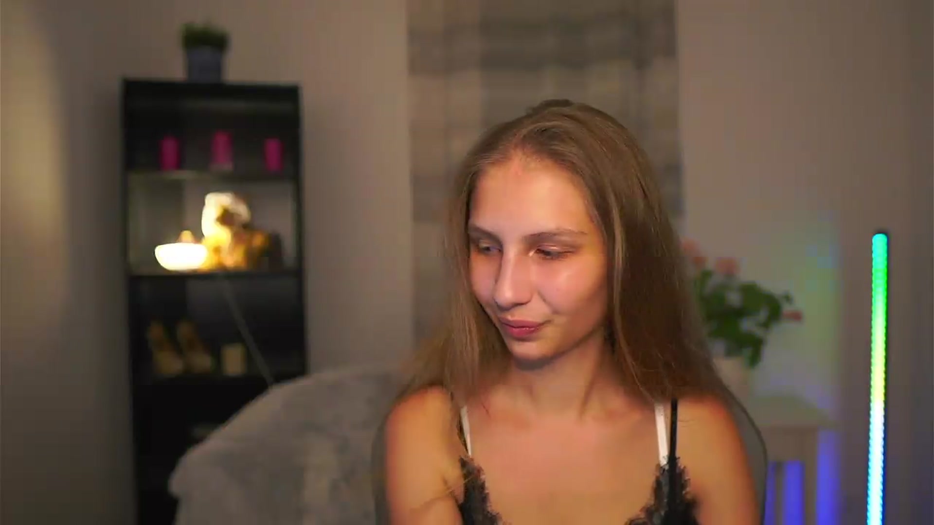 Gallery image thumbnail from Emmie_murray's myfreecams stream on, 07/05/2026, 19:22 image 16 of 20