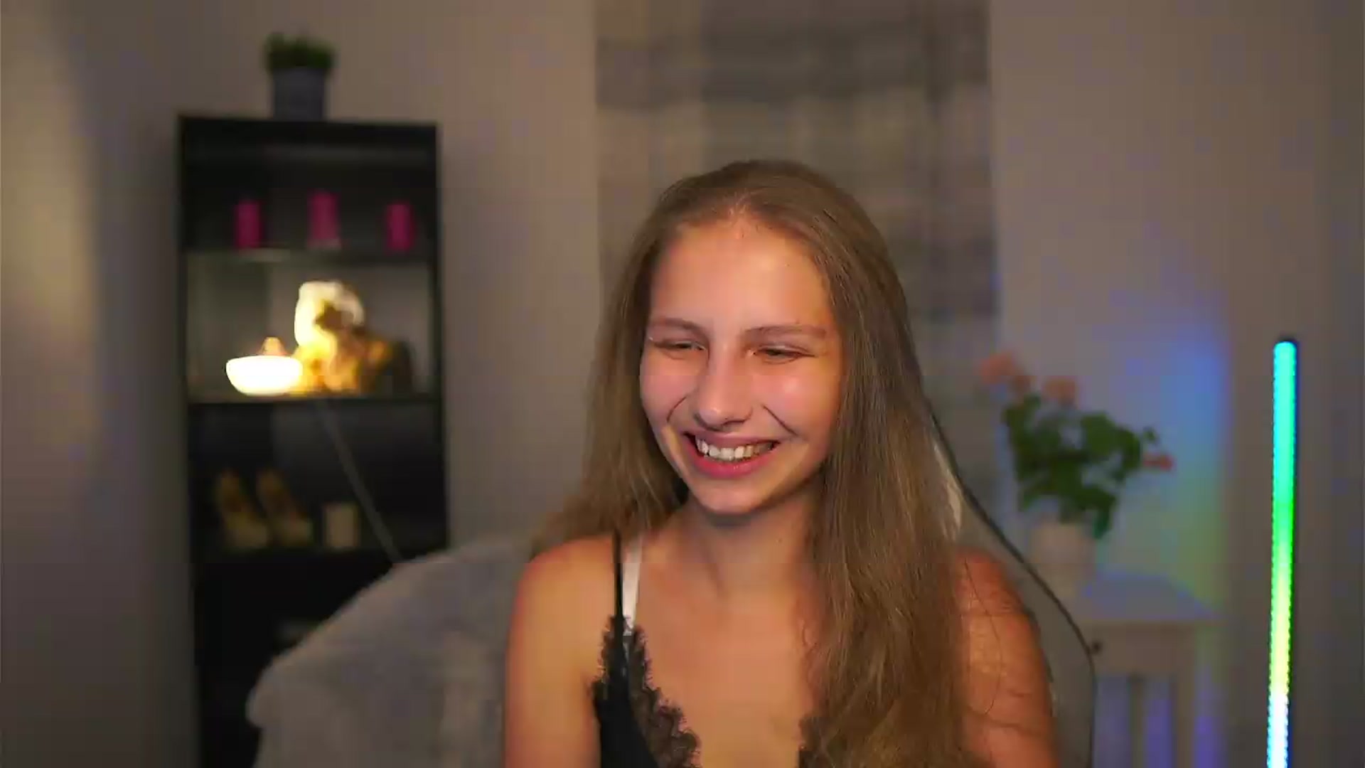 Gallery image thumbnail from Emmie_murray's myfreecams stream on, 07/05/2026, 19:22 image 1 of 20