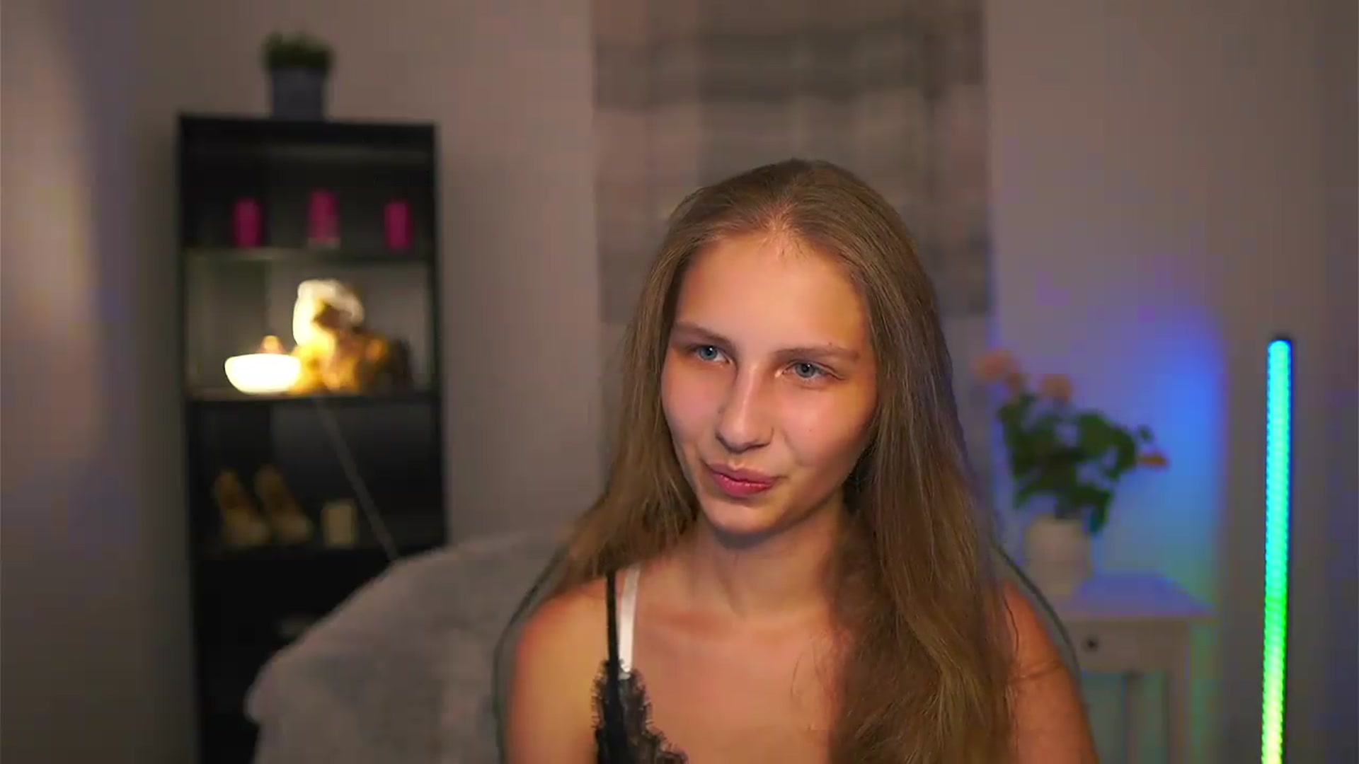 Gallery image thumbnail from Emmie_murray's myfreecams stream on, 07/05/2026, 19:22 image 2 of 20