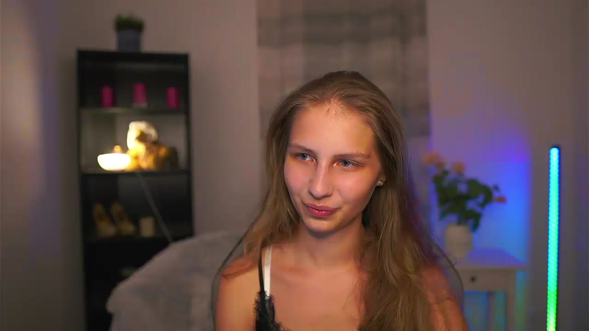 Gallery image thumbnail from Emmie_murray's myfreecams stream on, 07/05/2026, 19:22 image 3 of 20