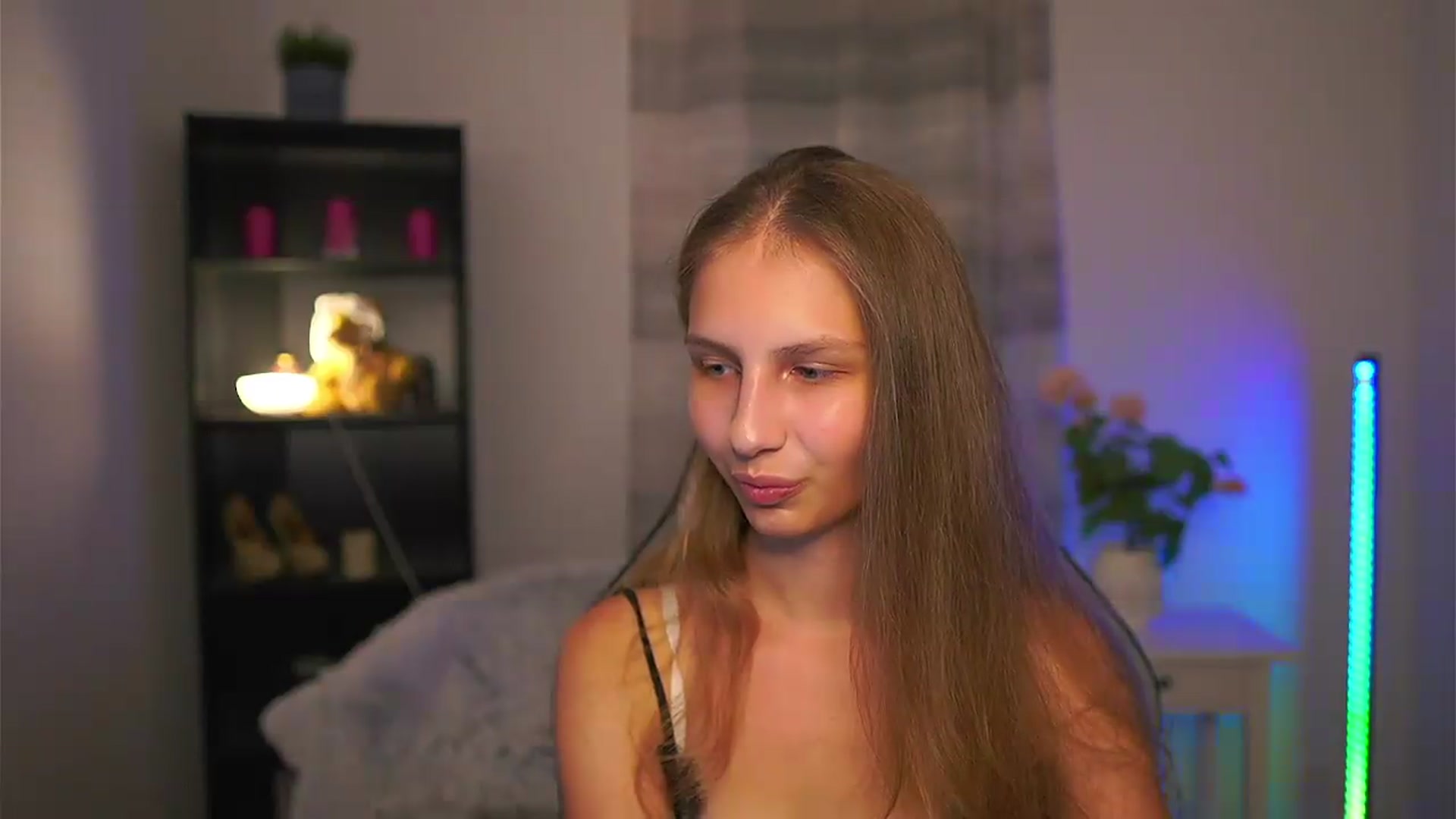 Gallery image thumbnail from Emmie_murray's myfreecams stream on, 07/05/2026, 22:36 image 2 of 20