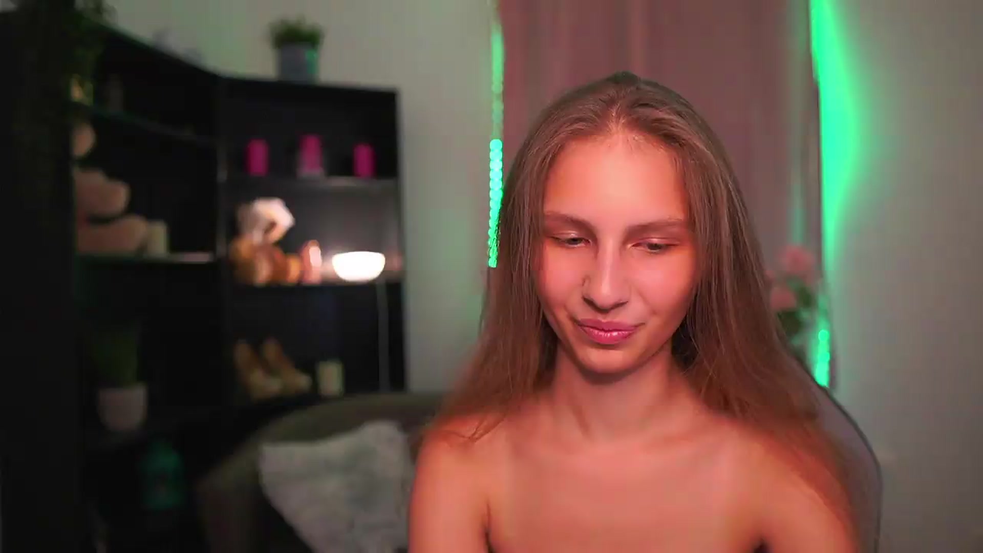 Gallery image thumbnail from Emmie_murray's myfreecams stream on, 07/06/2026, 21:43 image 1 of 20