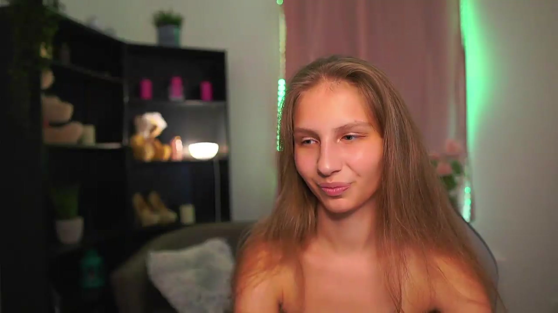 Gallery image thumbnail from Emmie_murray's myfreecams stream on, 07/06/2026, 21:43 image 8 of 20