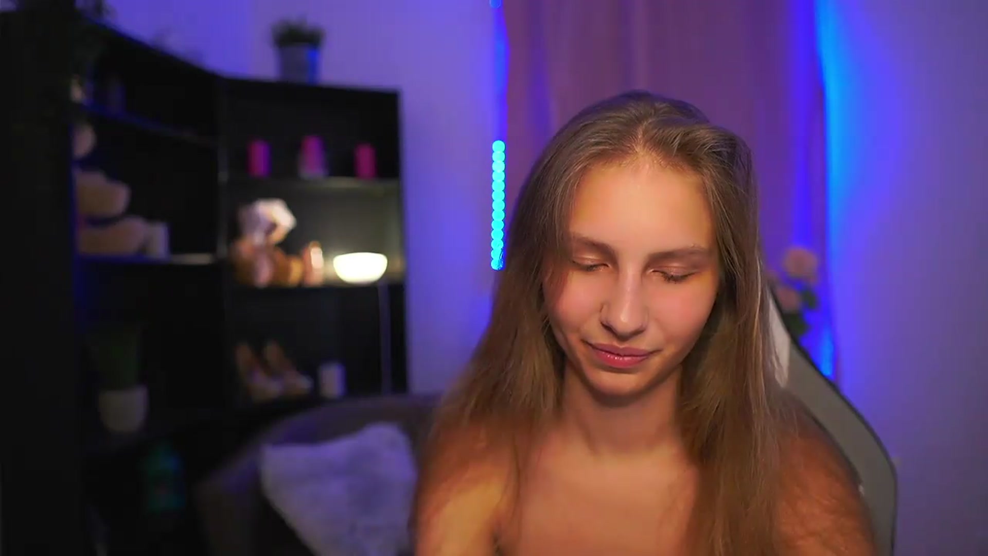 Gallery image thumbnail from Emmie_murray's myfreecams stream on, 07/06/2026, 21:43 image 4 of 20