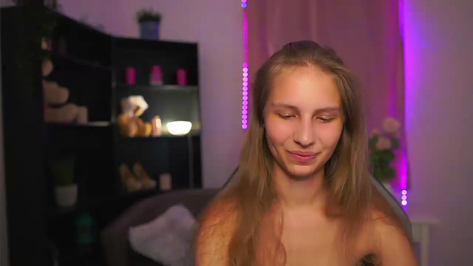 Gallery image thumbnail from Emmie_murray's myfreecams stream on, 07/06/2026, 22:59 image 1 of 20