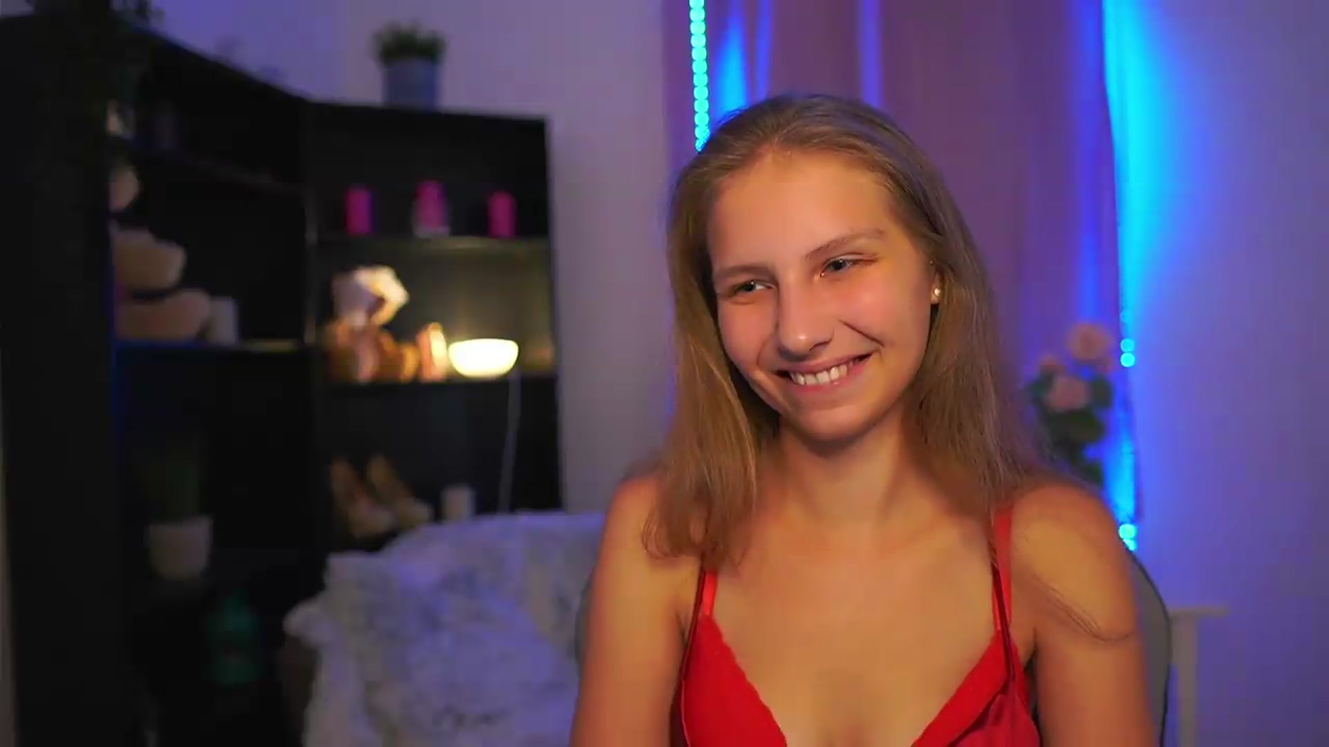 Gallery image thumbnail from Emmie_murray's myfreecams stream on, 07/07/2026, 19:36 image 3 of 20