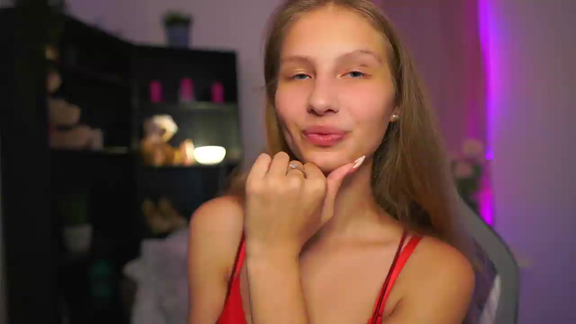Gallery image thumbnail from Emmie_murray's myfreecams stream on, 07/07/2026, 19:36 image 1 of 20