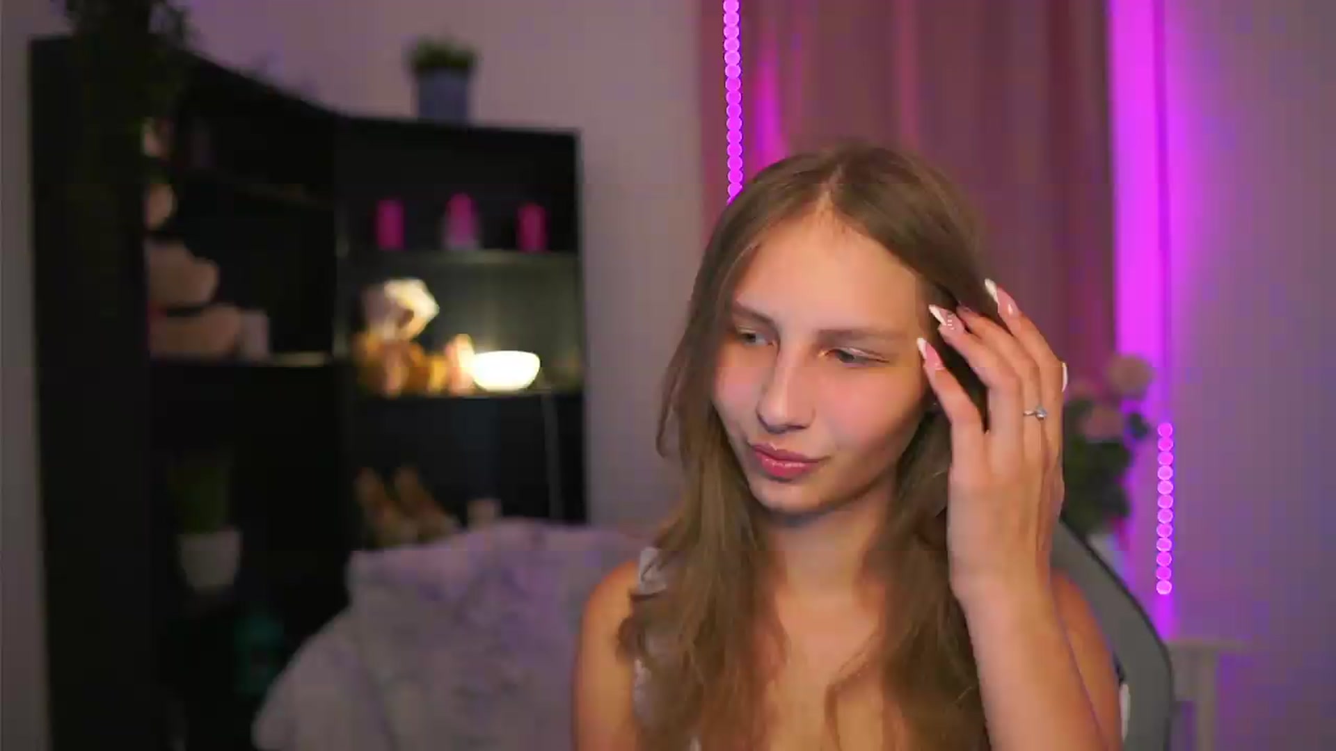 Gallery image thumbnail from Emmie_murray's myfreecams stream on, 07/11/2026, 21:51 image 1 of 20