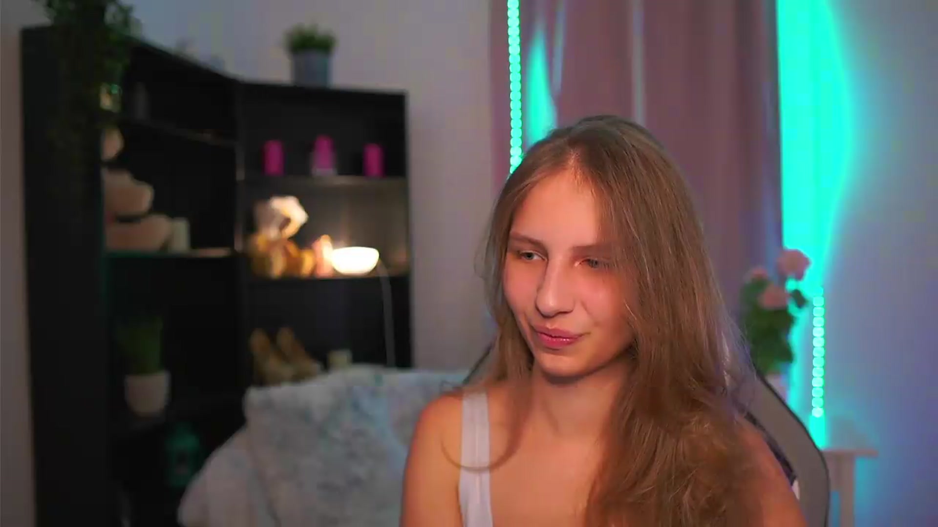 Gallery image thumbnail from Emmie_murray's myfreecams stream on, 07/11/2026, 21:51 image 3 of 20