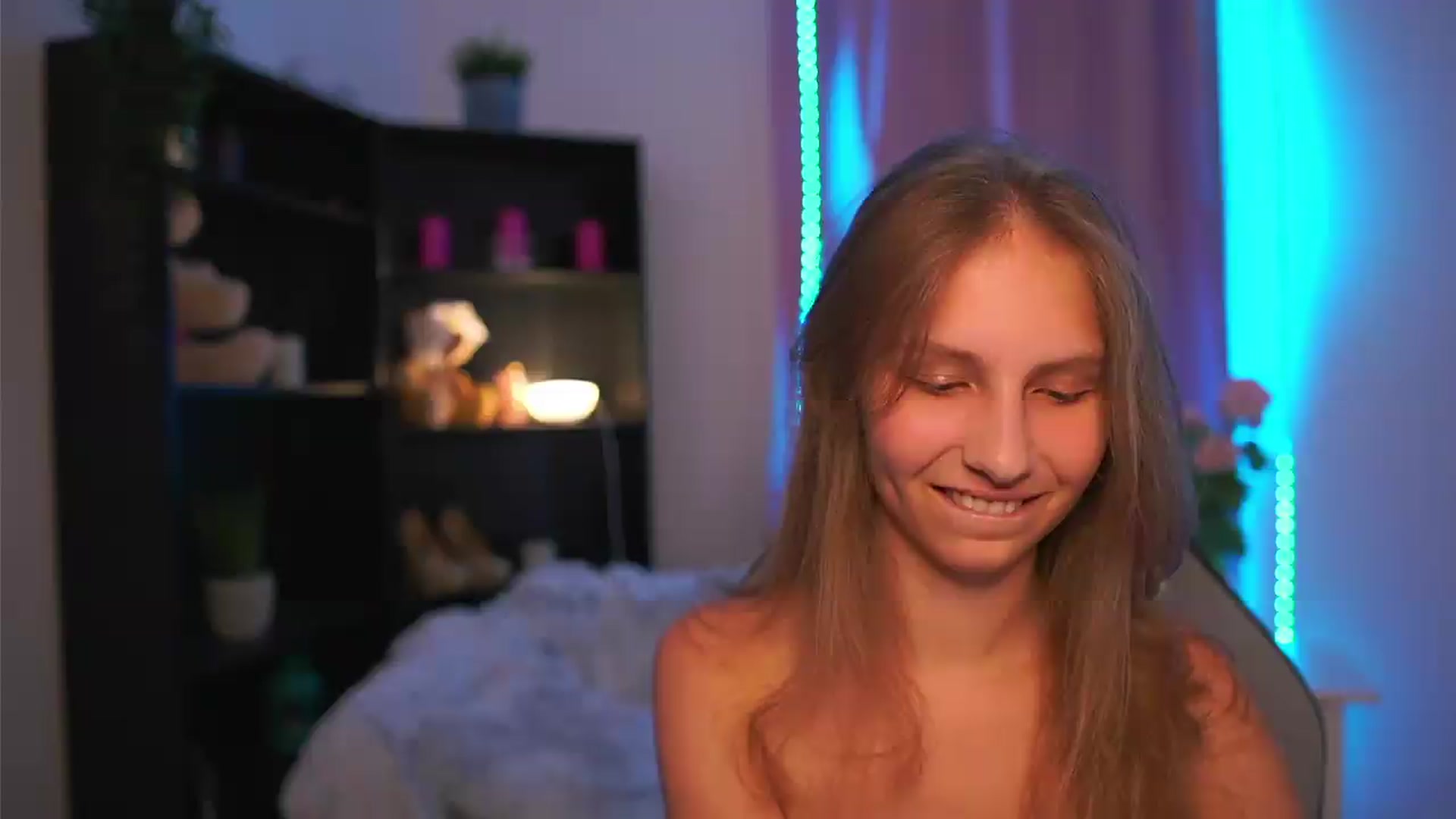 Gallery image thumbnail from Emmie_murray's myfreecams stream on, 07/11/2026, 22:33 image 10 of 20