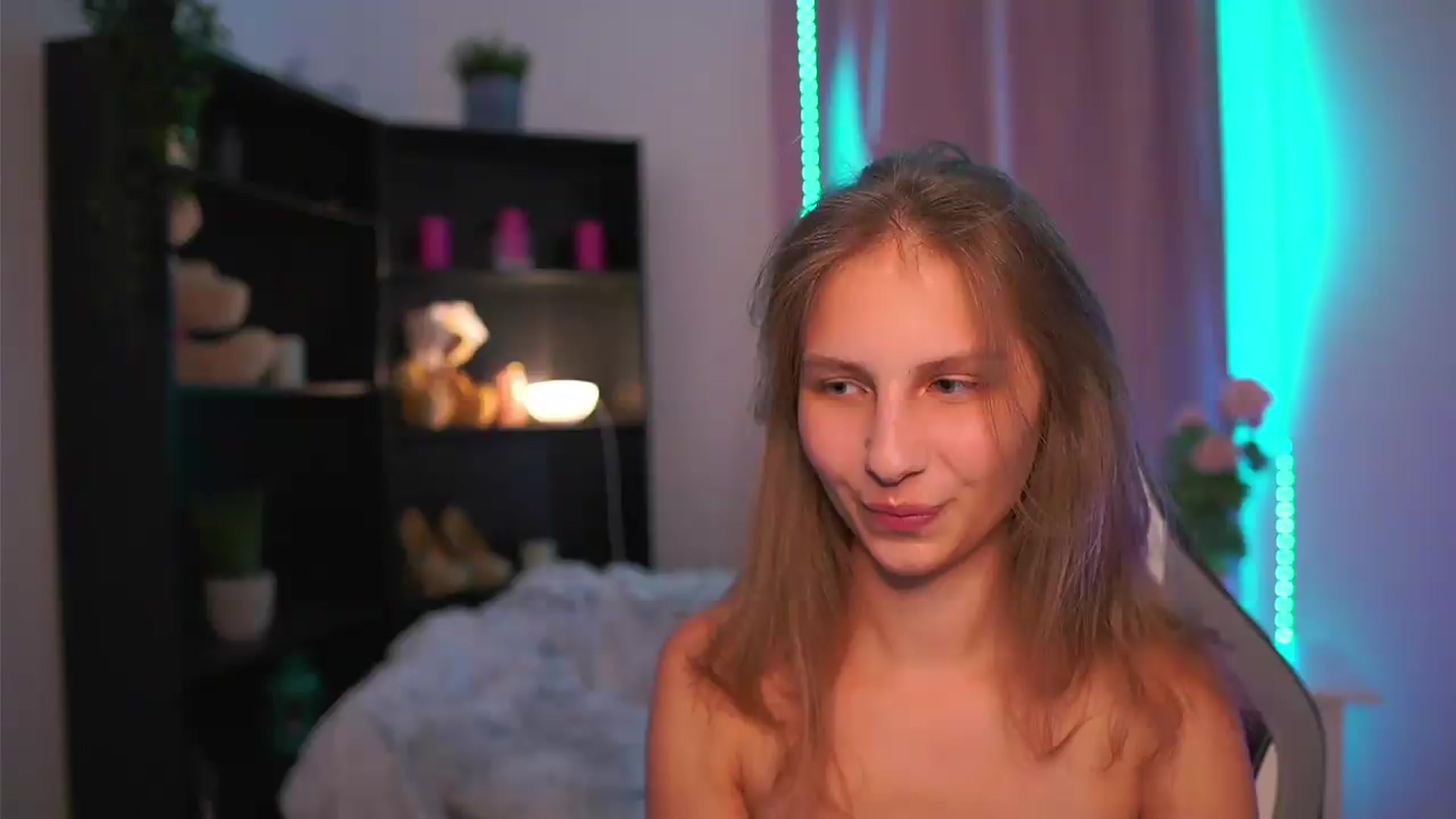 Gallery image thumbnail from Emmie_murray's myfreecams stream on, 07/11/2026, 22:33 image 1 of 20