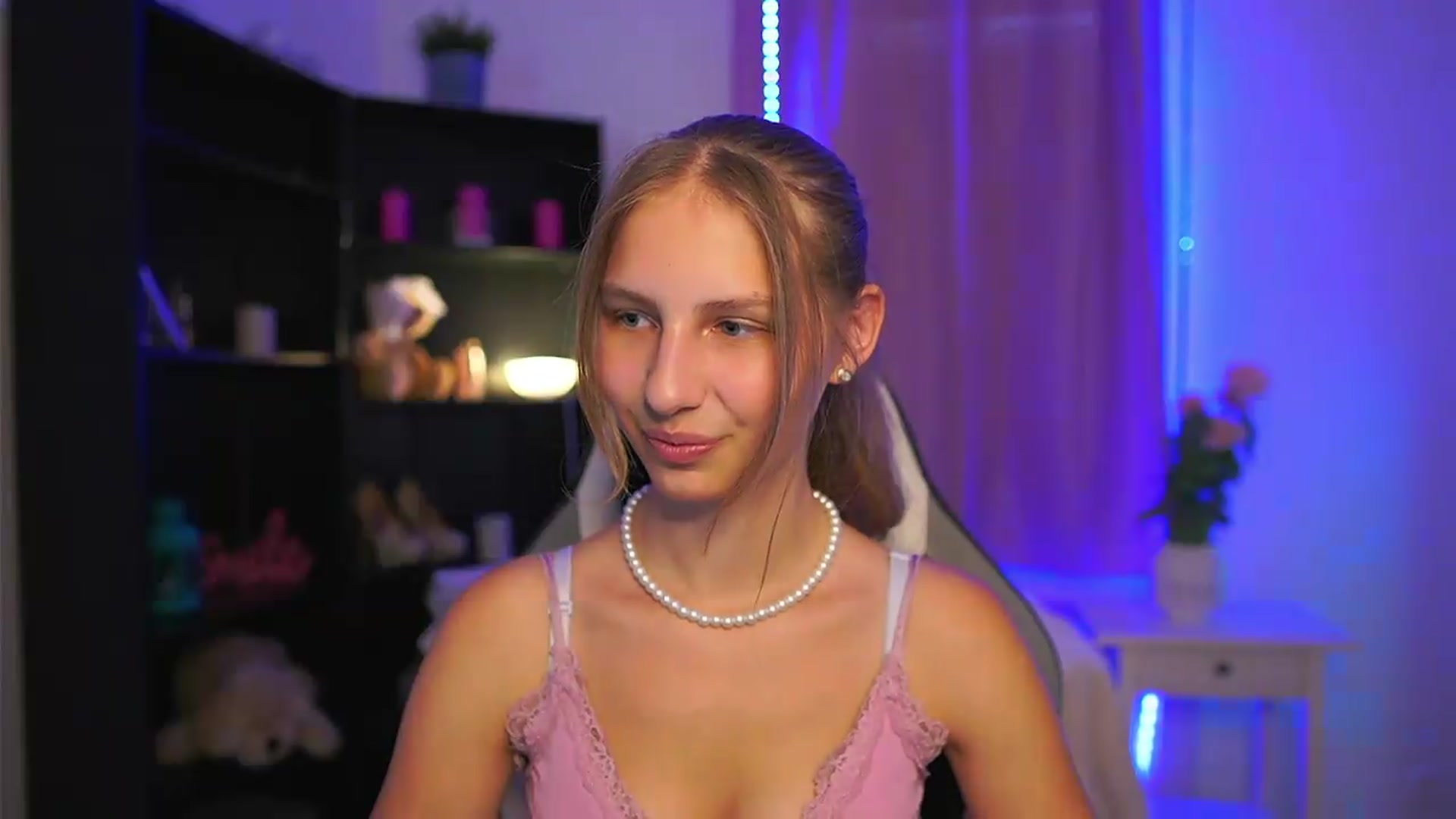 Gallery image thumbnail from Emmie_murray's myfreecams stream on, 07/21/2026, 13:38 image 3 of 20