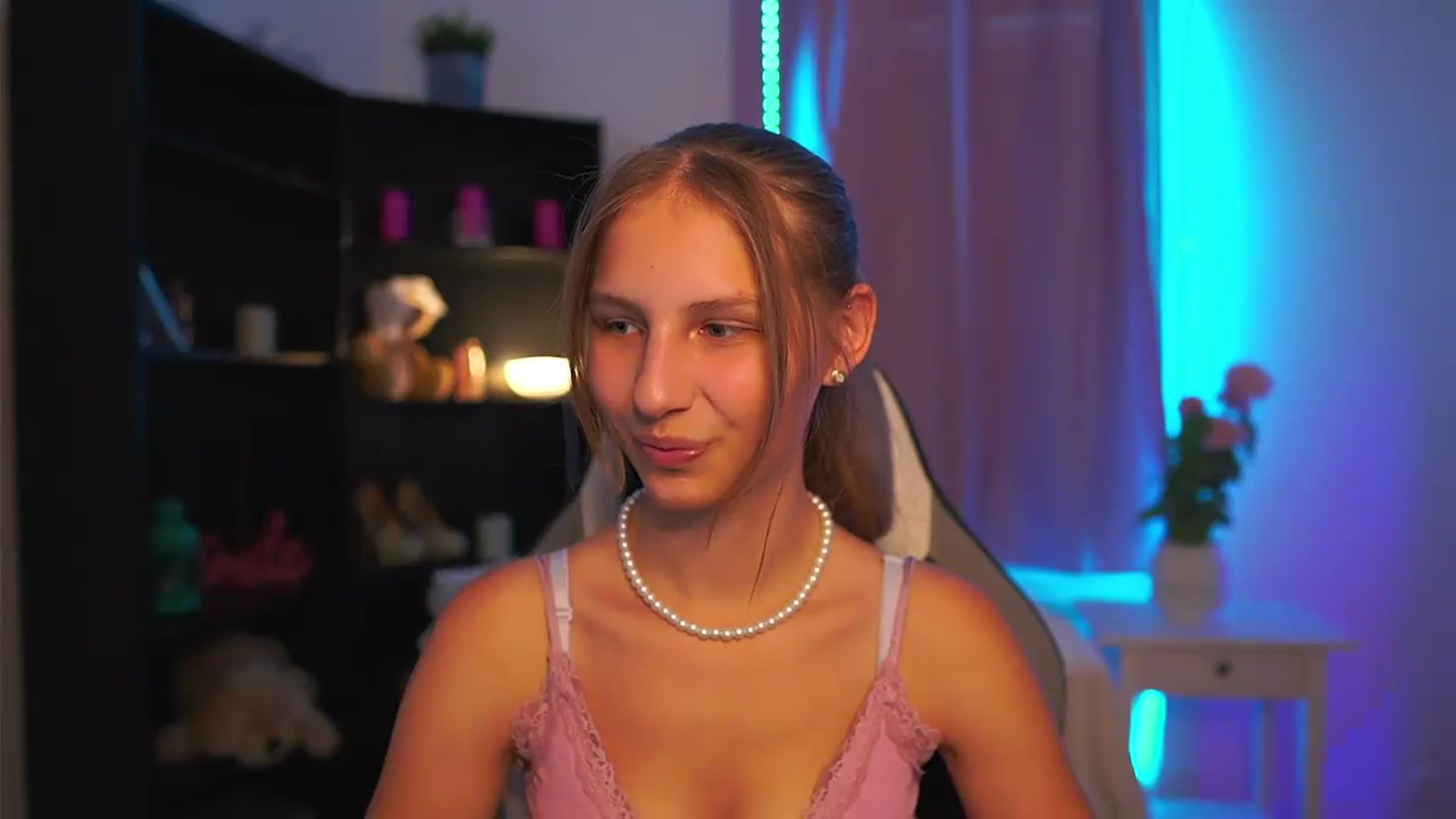 Gallery image thumbnail from Emmie_murray's myfreecams stream on, 07/21/2026, 13:38 image 5 of 20