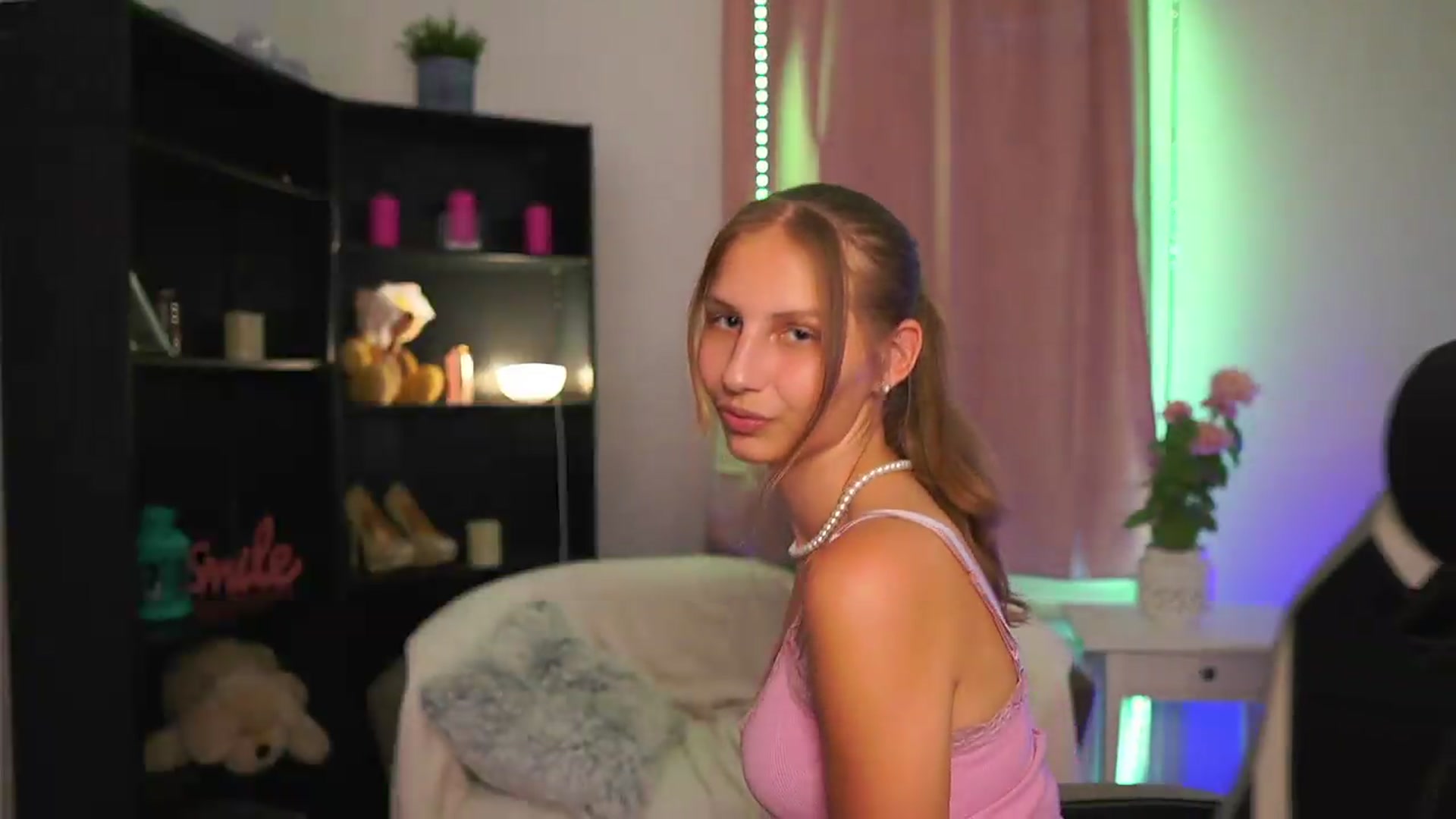 Gallery image thumbnail from Emmie_murray's myfreecams stream on, 07/21/2026, 18:01 image 9 of 20
