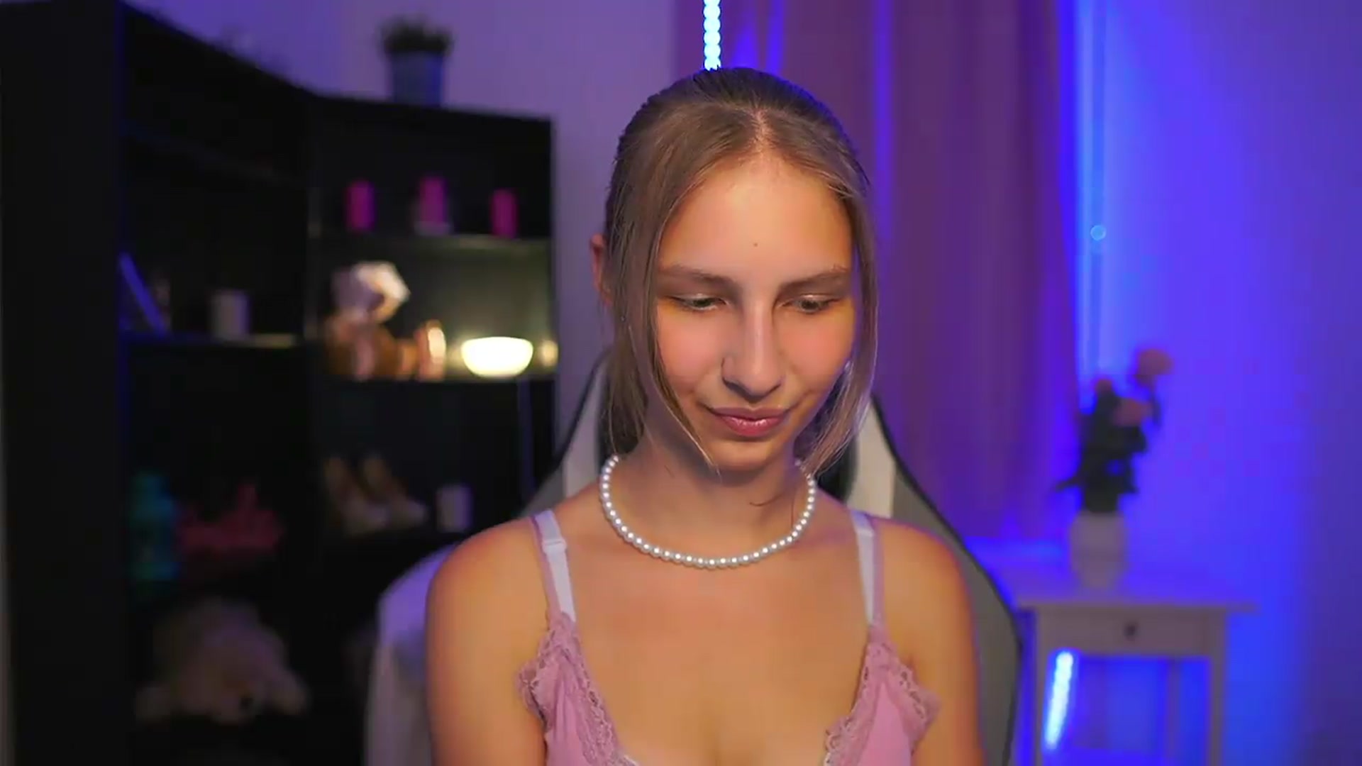Gallery image thumbnail from Emmie_murray's myfreecams stream on, 07/21/2026, 18:01 image 19 of 20
