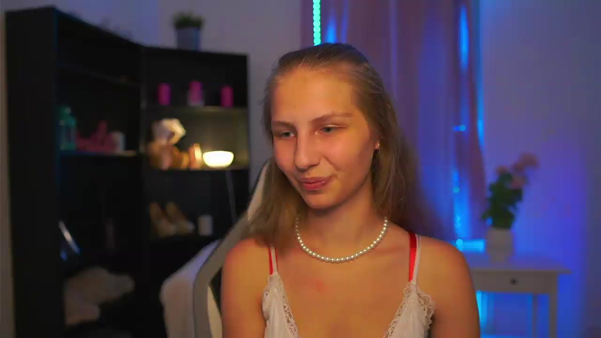 Gallery image thumbnail from Emmie_murray's myfreecams stream on, 07/22/2026, 19:53 image 1 of 20