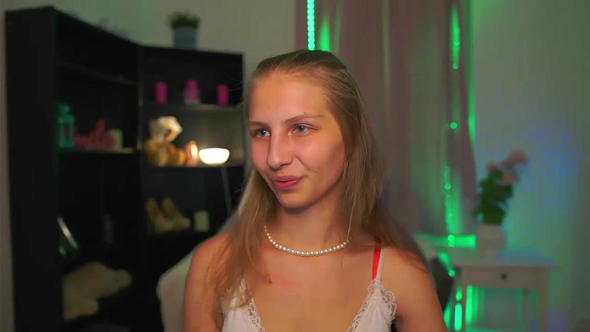 Gallery image thumbnail from Emmie_murray's myfreecams stream on, 07/22/2026, 19:53 image 2 of 20