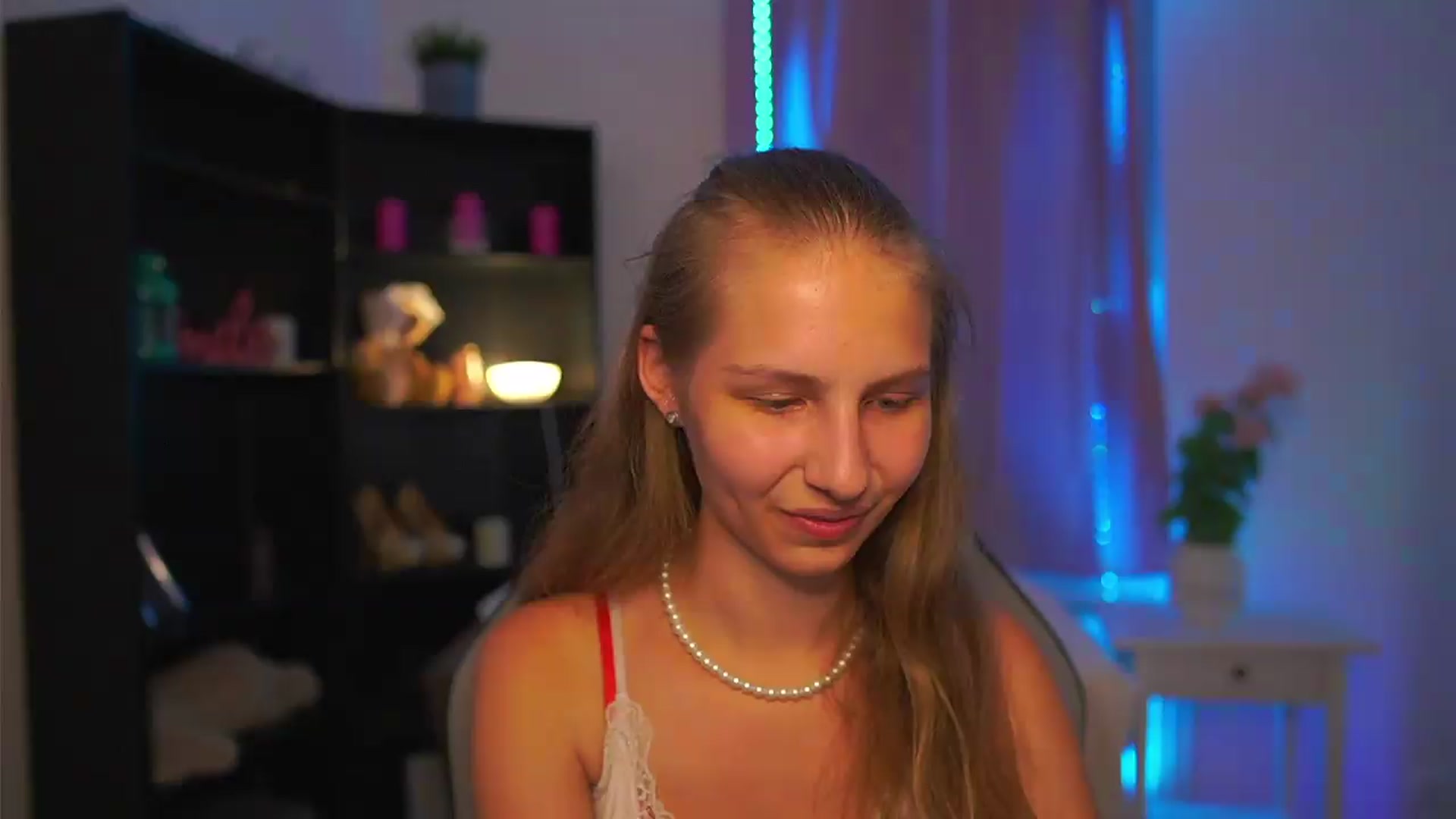 Gallery image thumbnail from Emmie_murray's myfreecams stream on, 07/22/2026, 23:19 image 1 of 20