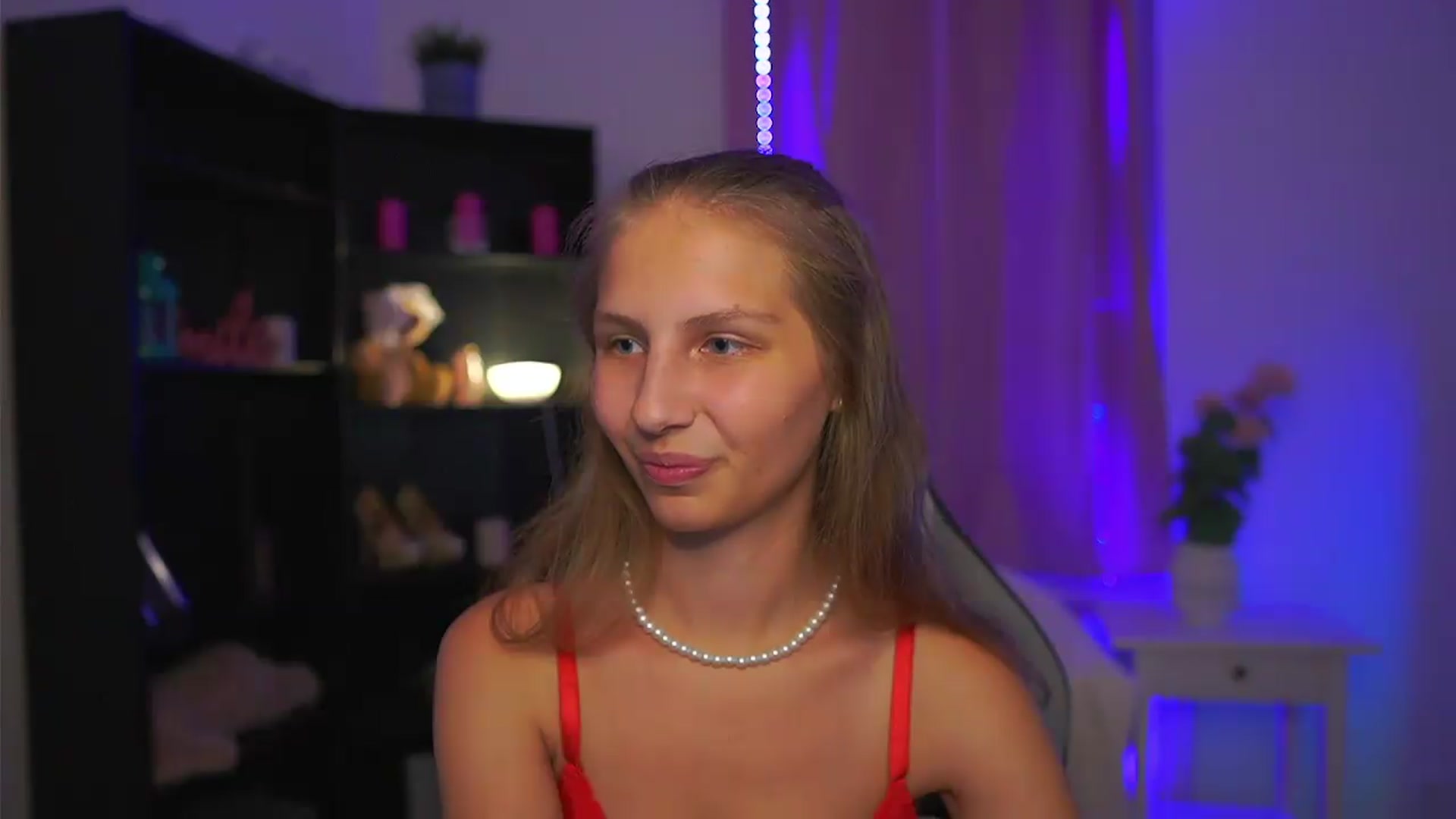Gallery image thumbnail from Emmie_murray's myfreecams stream on, 07/22/2026, 23:19 image 20 of 20