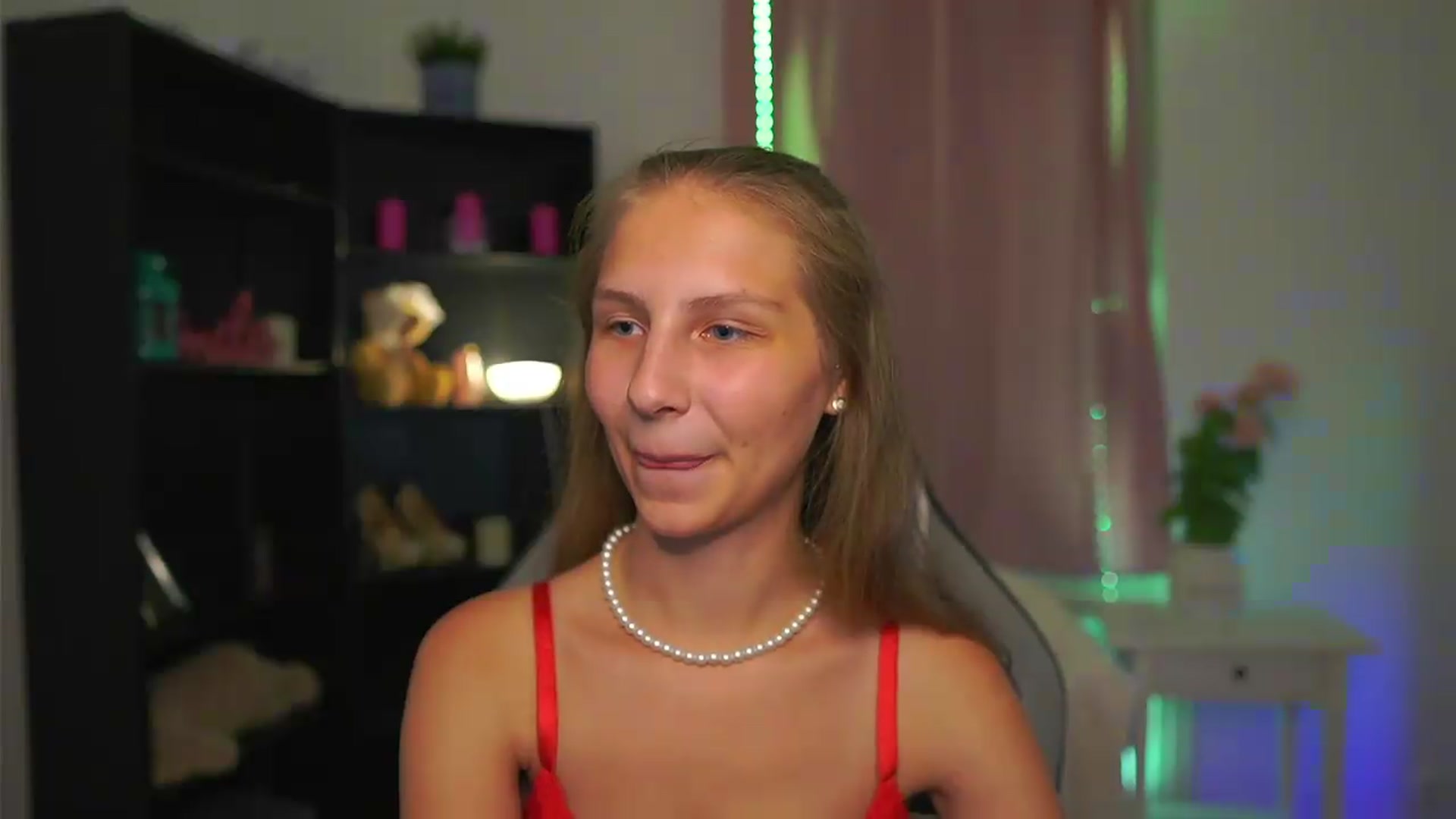 Gallery image thumbnail from Emmie_murray's myfreecams stream on, 07/22/2026, 23:19 image 19 of 20
