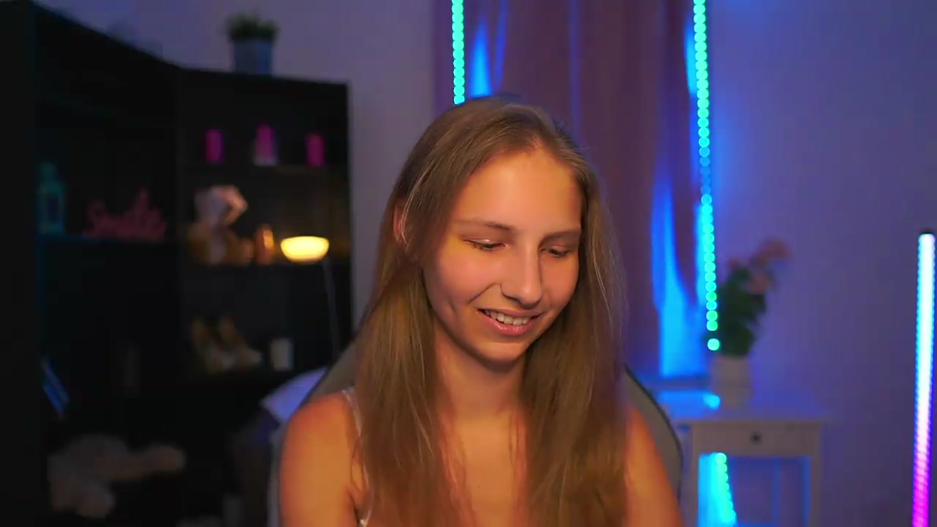 Gallery image thumbnail from Emmie_murray's myfreecams stream on, 07/23/2026, 23:02 image 10 of 20