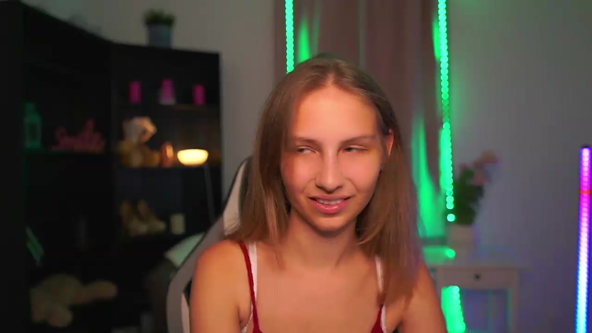 Gallery image thumbnail from Emmie_murray's myfreecams stream on, 07/23/2026, 23:02 image 3 of 20