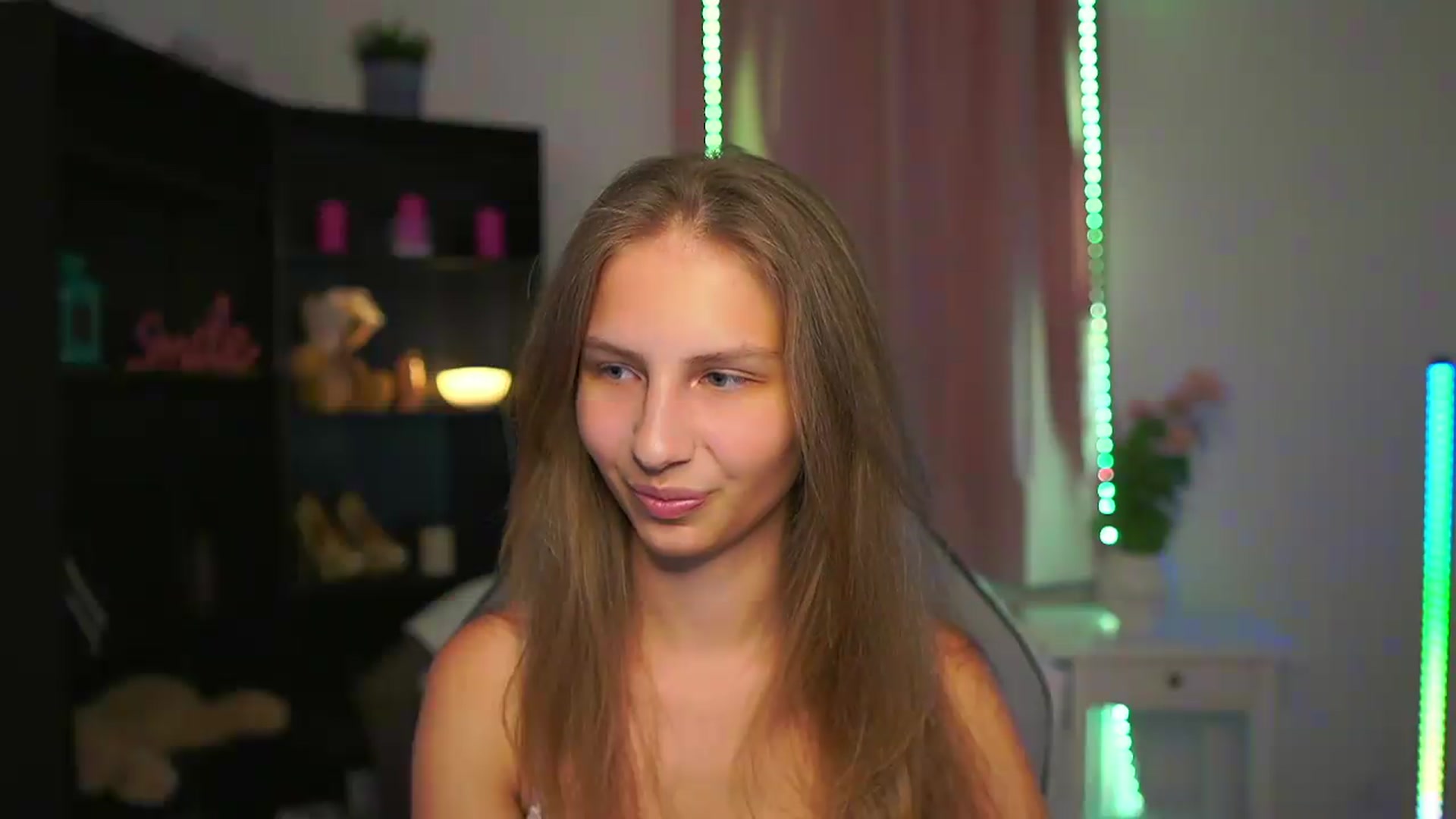 Gallery image thumbnail from Emmie_murray's myfreecams stream on, 07/23/2026, 23:02 image 8 of 20