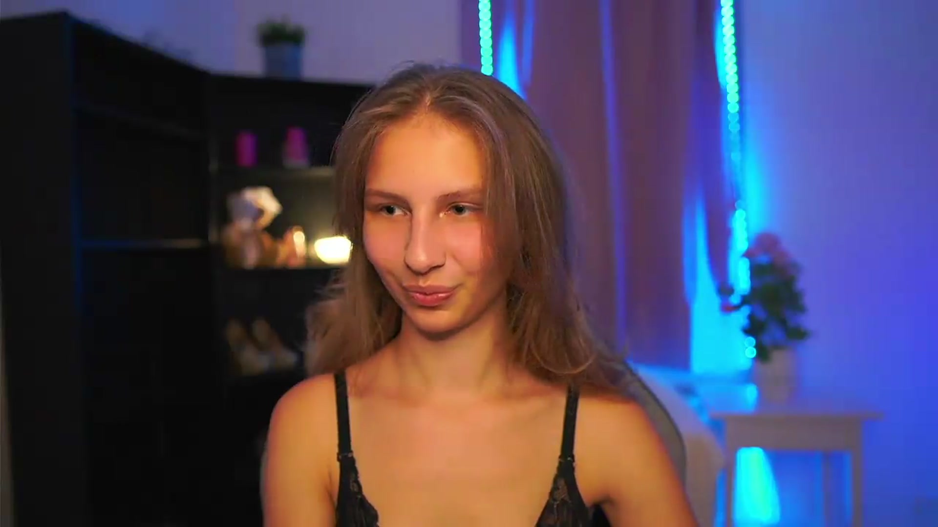 Gallery image thumbnail from Emmie_murray's myfreecams stream on, 07/26/2026, 20:07 image 4 of 20