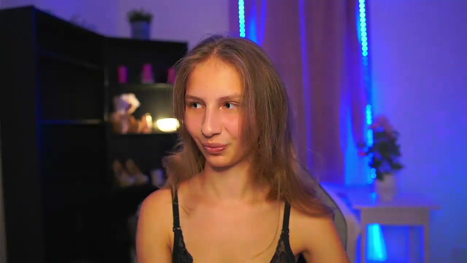 Gallery image thumbnail from Emmie_murray's myfreecams stream on, 07/26/2026, 20:07 image 6 of 20