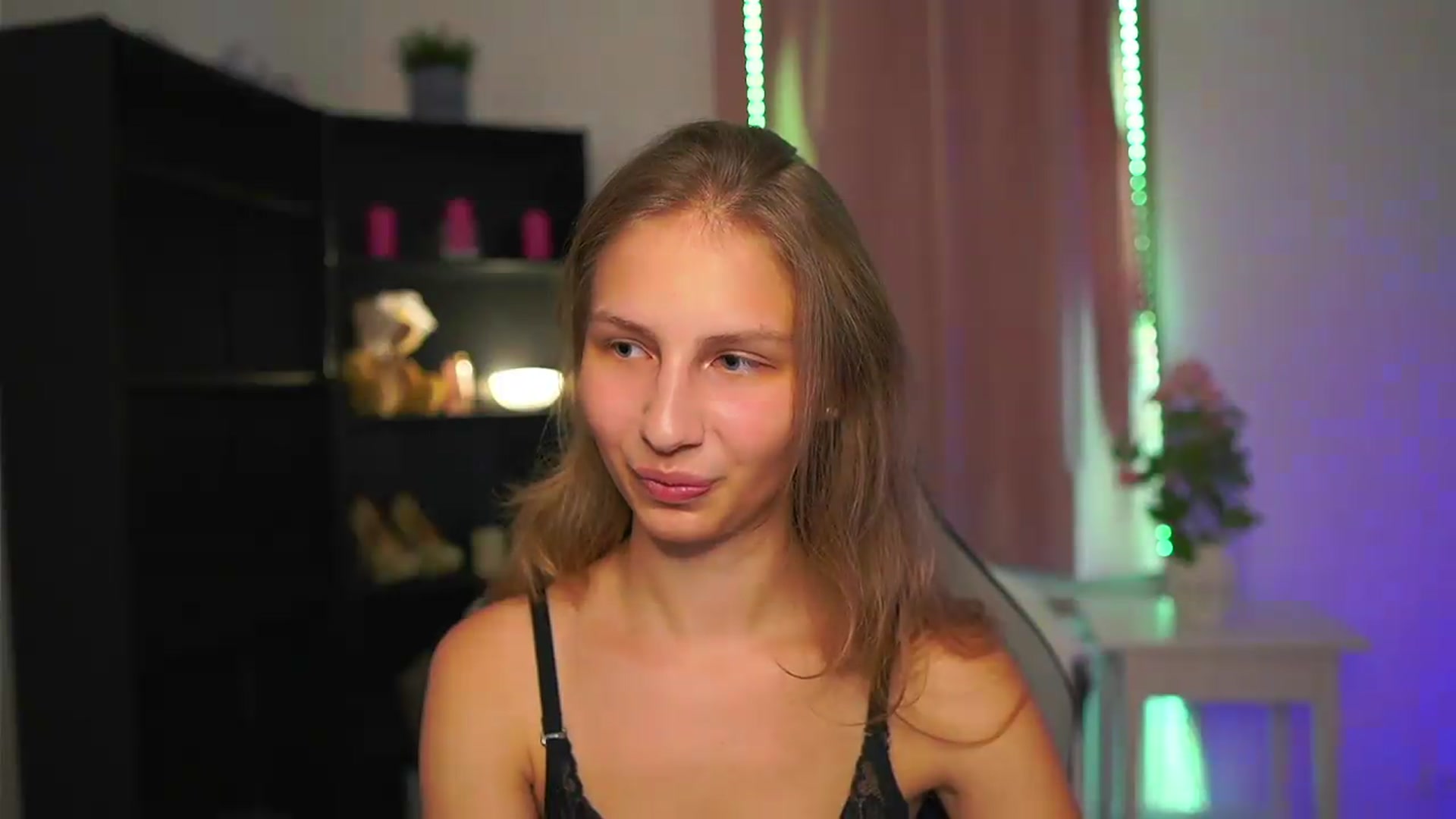 Gallery image thumbnail from Emmie_murray's myfreecams stream on, 07/26/2026, 21:54 image 10 of 20