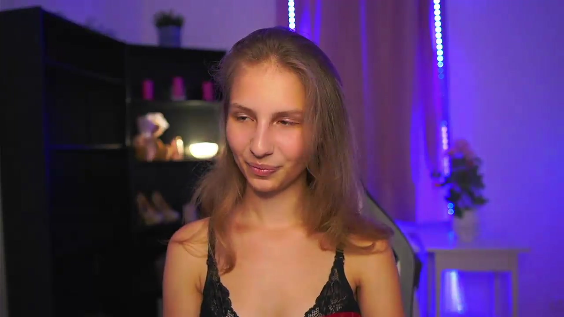 Gallery image thumbnail from Emmie_murray's myfreecams stream on, 07/26/2026, 22:54 image 17 of 20