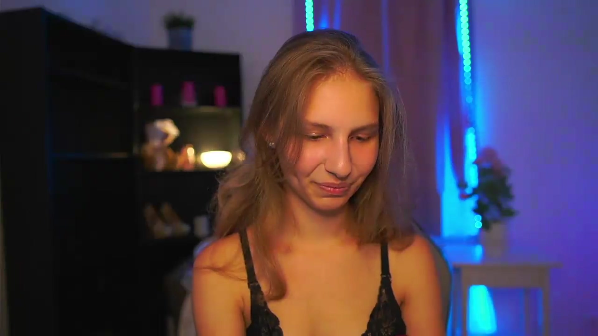 Gallery image thumbnail from Emmie_murray's myfreecams stream on, 07/26/2026, 22:54 image 16 of 20