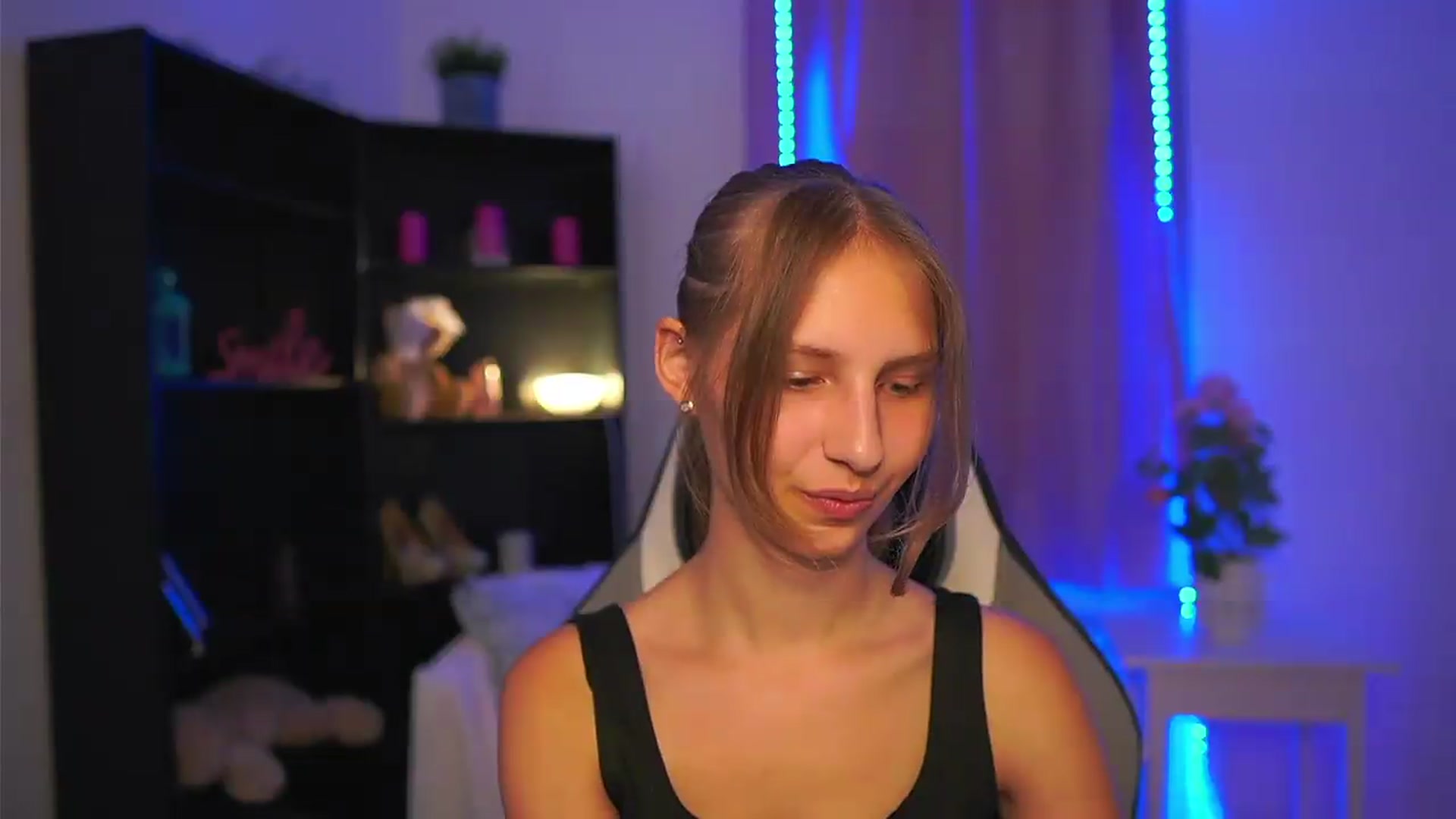 Gallery image thumbnail from Emmie_murray's myfreecams stream on, 07/27/2026, 15:16 image 2 of 20