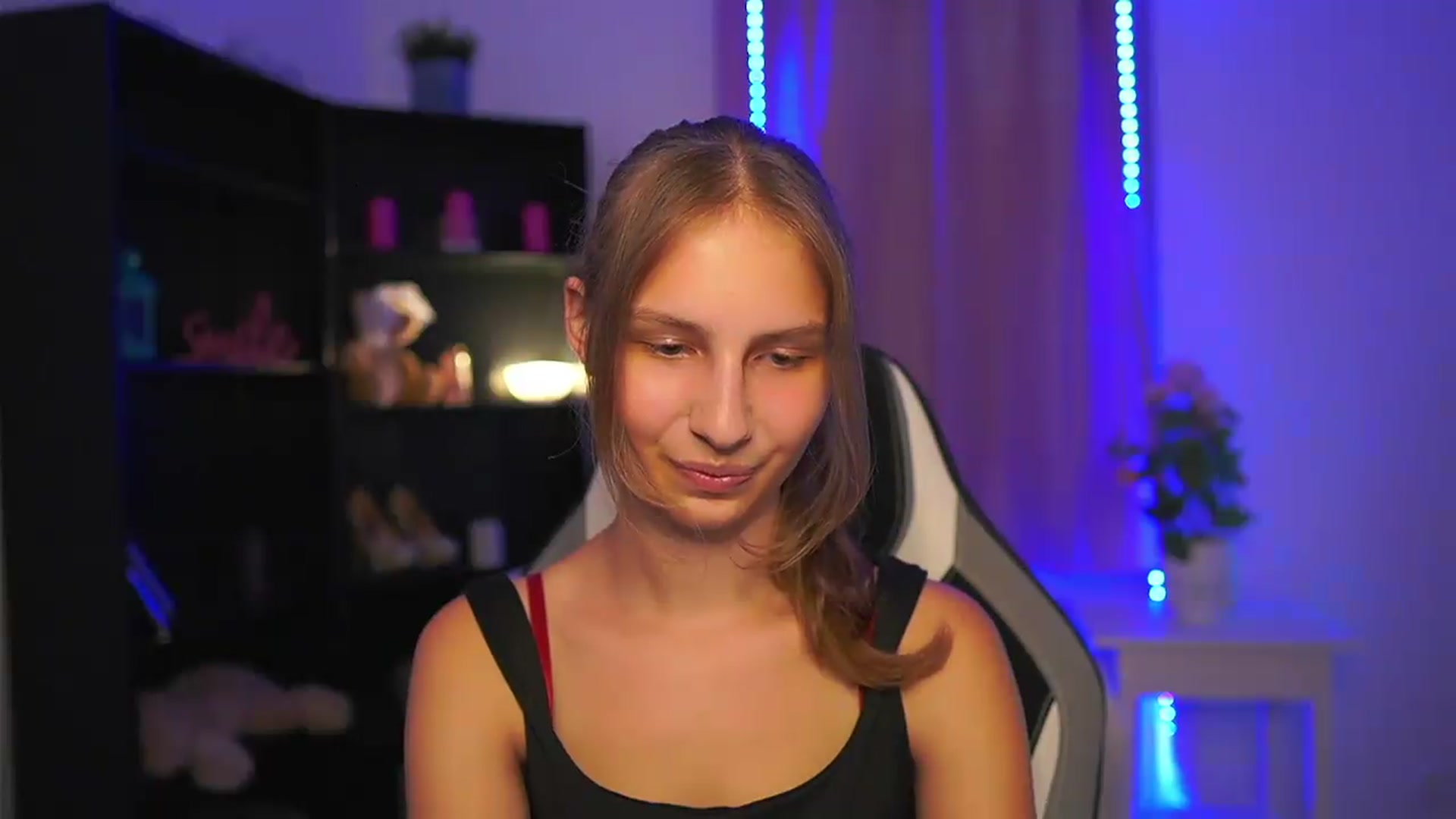 Gallery image thumbnail from Emmie_murray's myfreecams stream on, 07/27/2026, 16:10 image 3 of 20