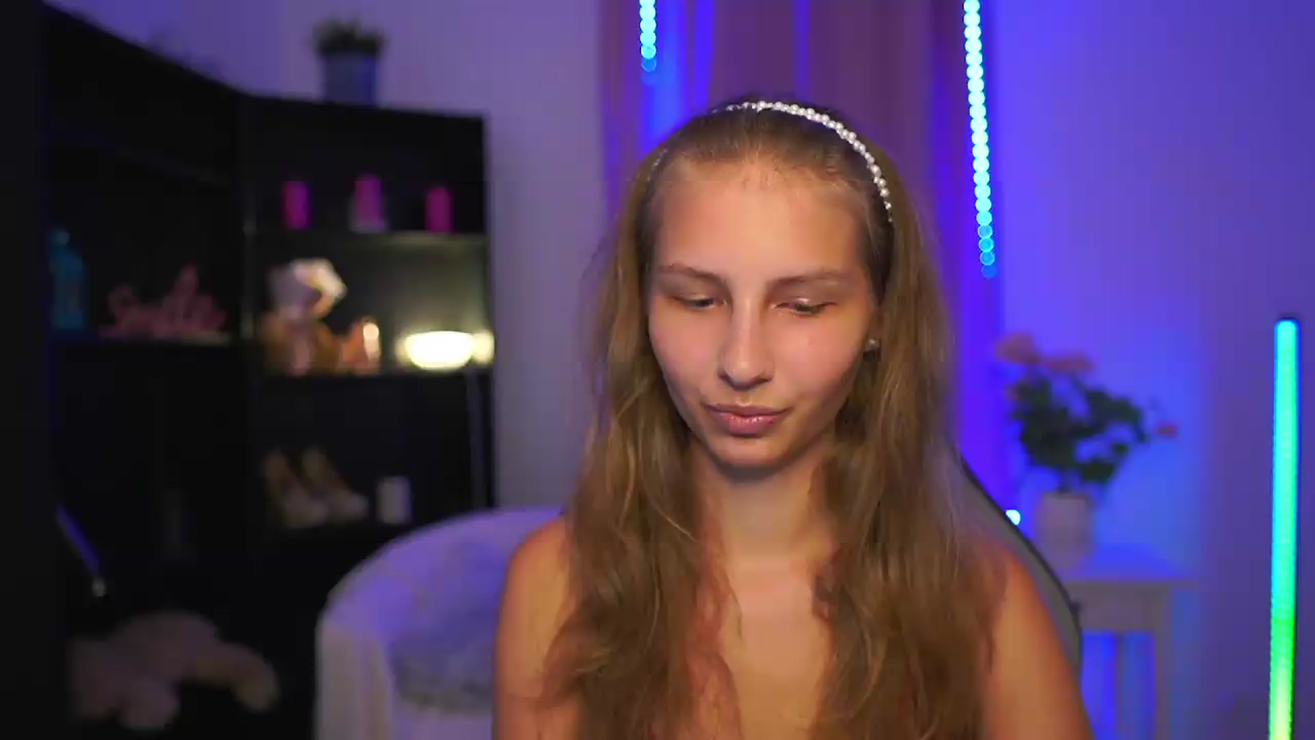 Gallery image thumbnail from Emmie_murray's myfreecams stream on, 07/28/2026, 17:28 image 1 of 20