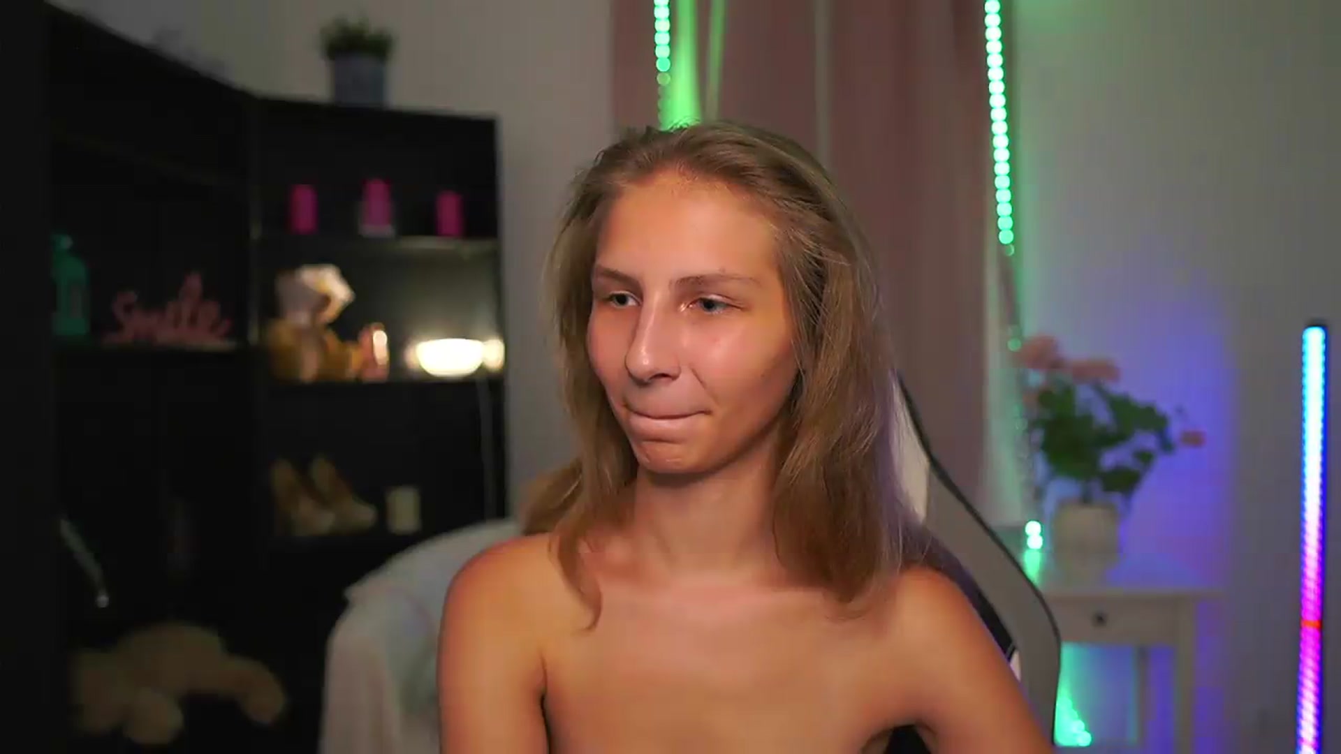 Gallery image thumbnail from Emmie_murray's myfreecams stream on, 07/28/2026, 17:54 image 20 of 20