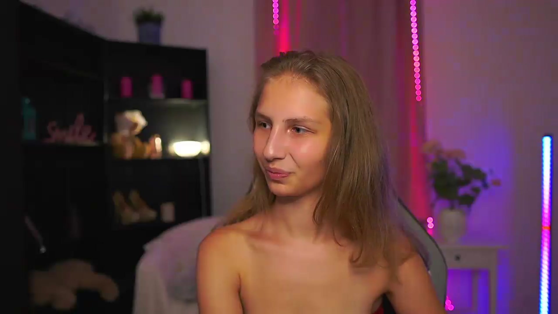 Gallery image thumbnail from Emmie_murray's myfreecams stream on, 07/28/2026, 17:54 image 8 of 20