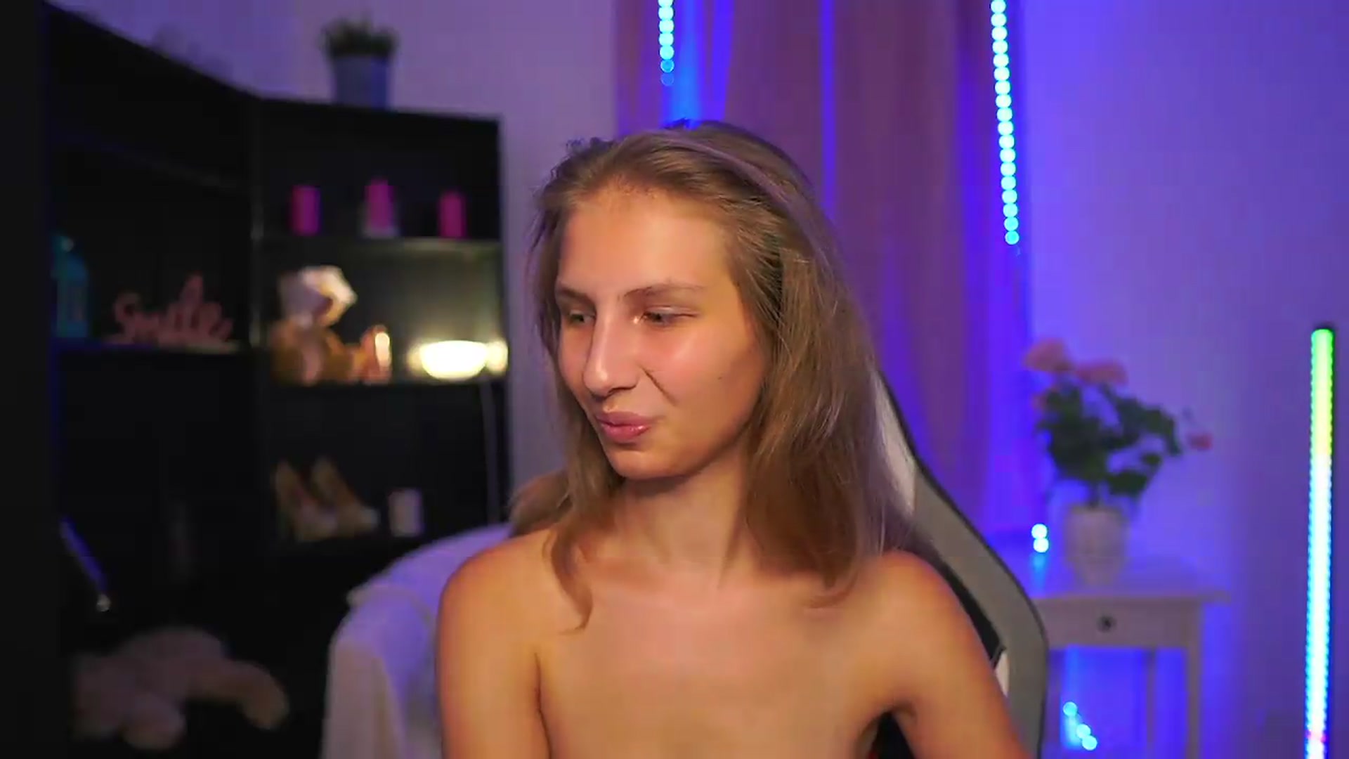 Gallery image thumbnail from Emmie_murray's myfreecams stream on, 07/28/2026, 17:54 image 19 of 20