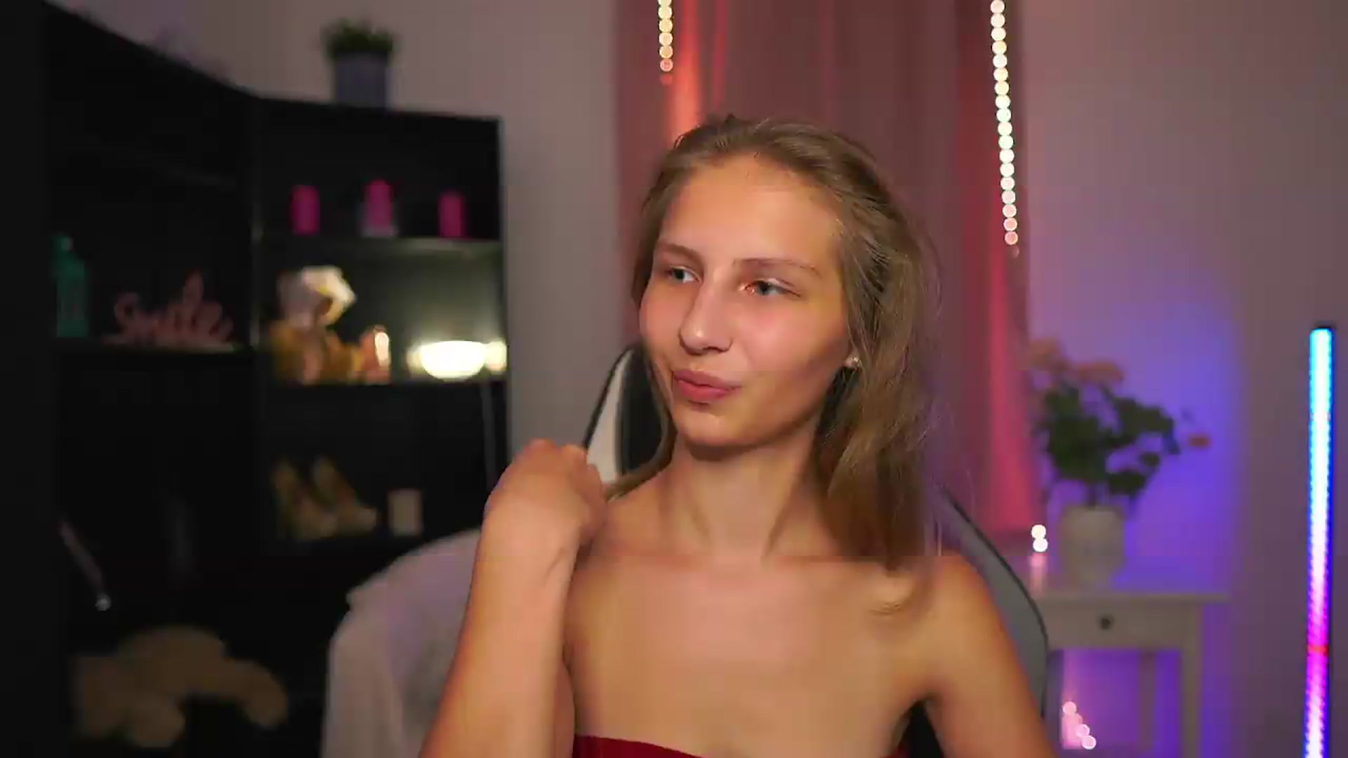 Gallery image thumbnail from Emmie_murray's myfreecams stream on, 07/28/2026, 17:54 image 15 of 20