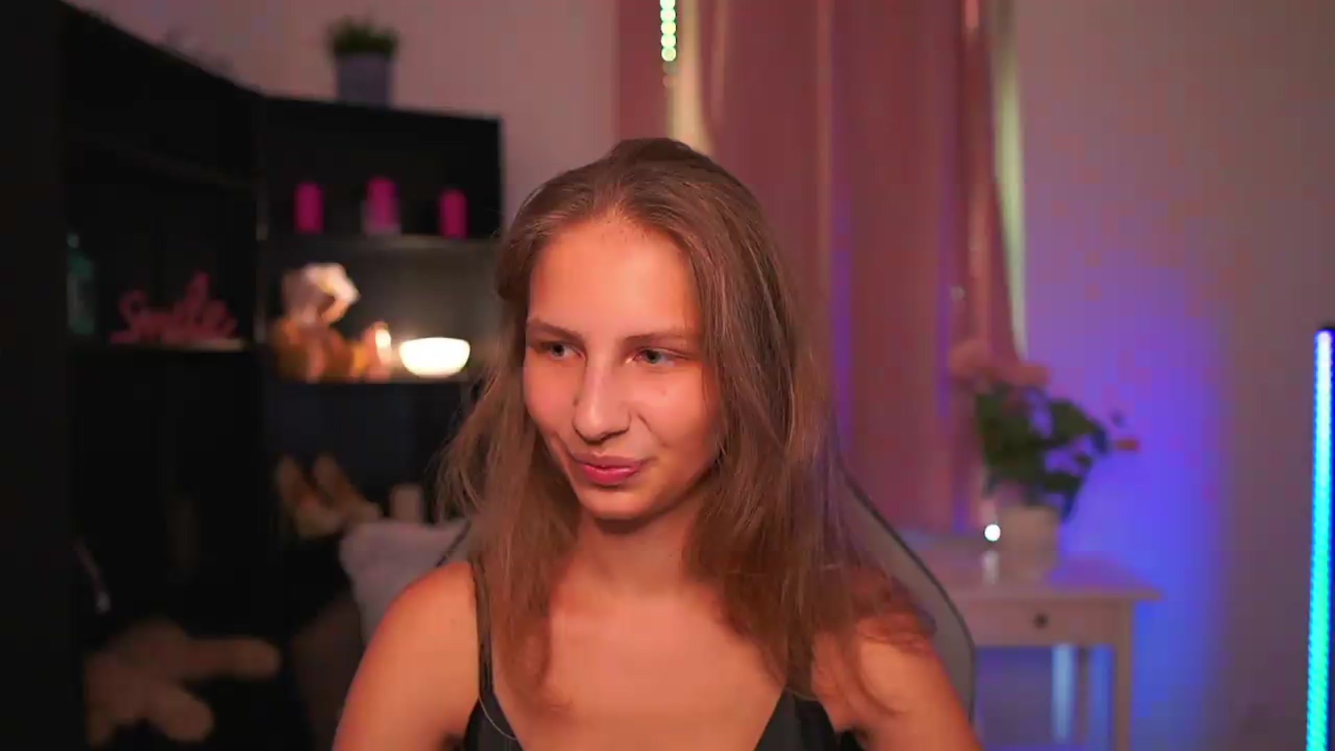 Gallery image thumbnail from Emmie_murray's myfreecams stream on, 07/29/2026, 19:17 image 5 of 20