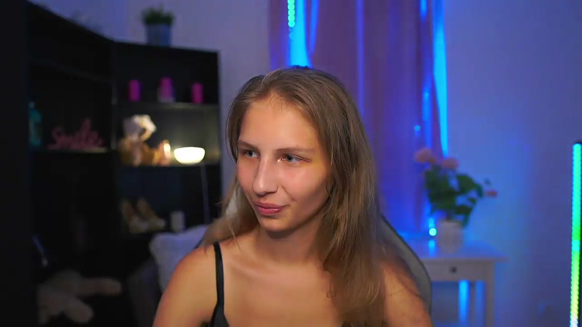 Gallery image thumbnail from Emmie_murray's myfreecams stream on, 07/29/2026, 19:17 image 18 of 20