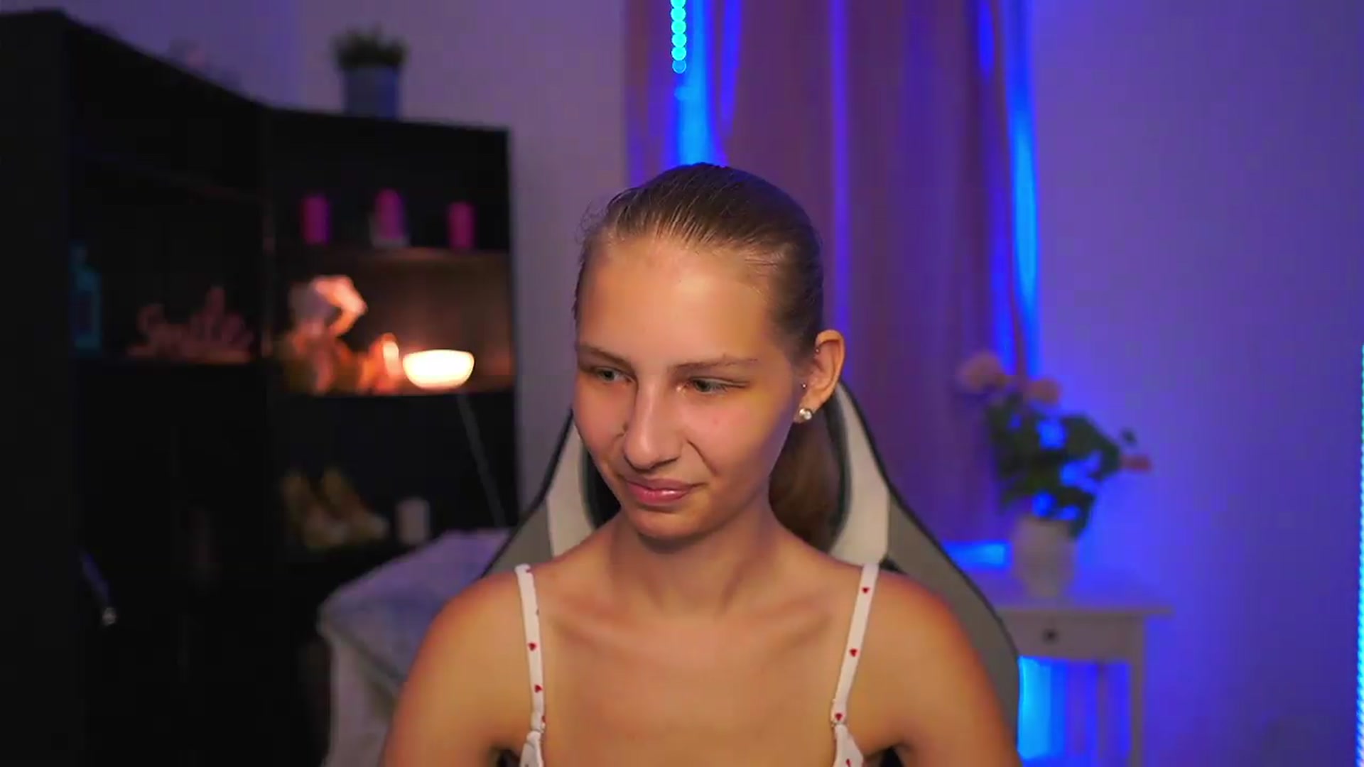 Gallery image thumbnail from Emmie_murray's myfreecams stream on, 07/30/2026, 21:28 image 4 of 20