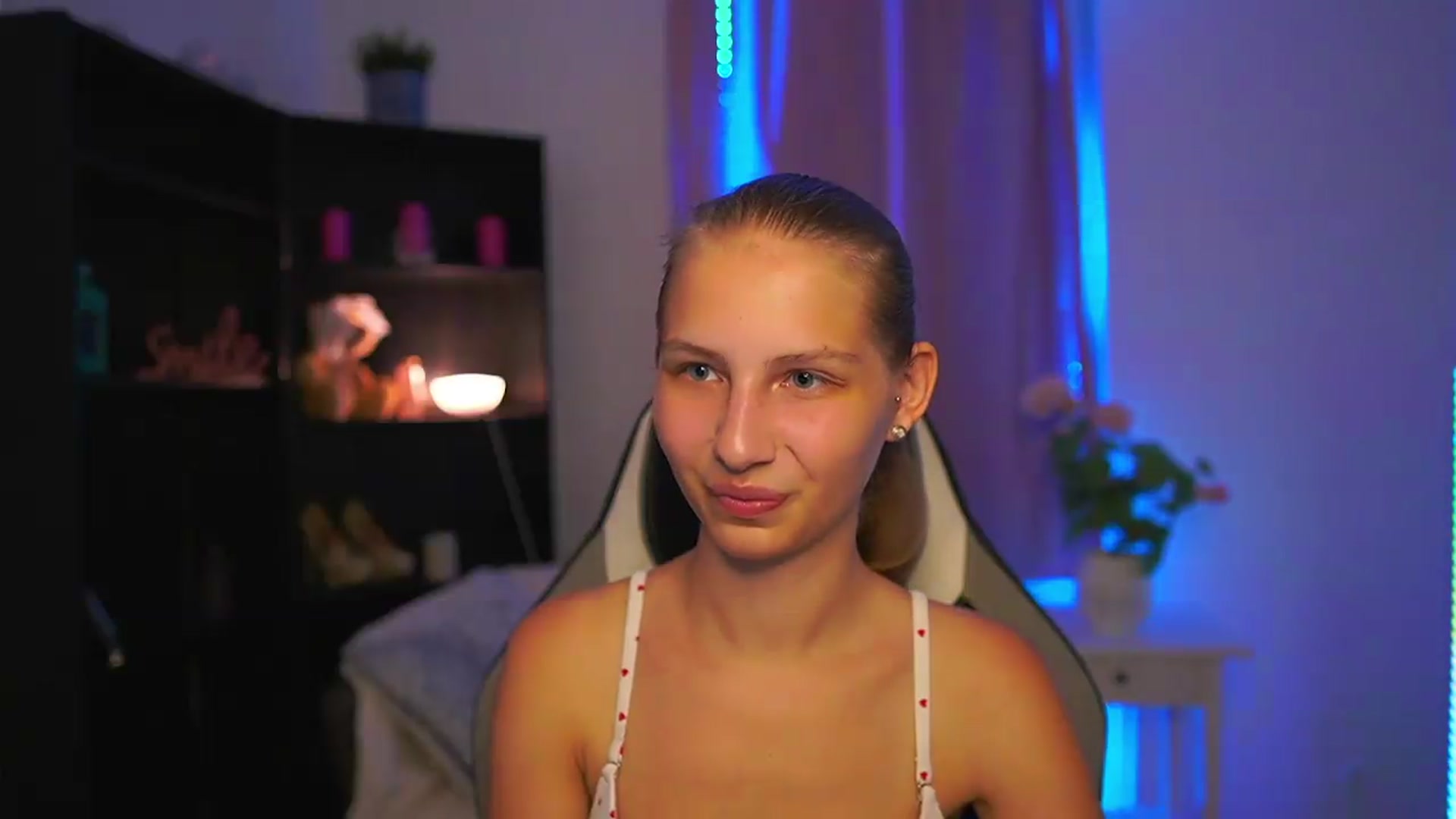 Gallery image thumbnail from Emmie_murray's myfreecams stream on, 07/30/2026, 21:28 image 10 of 20
