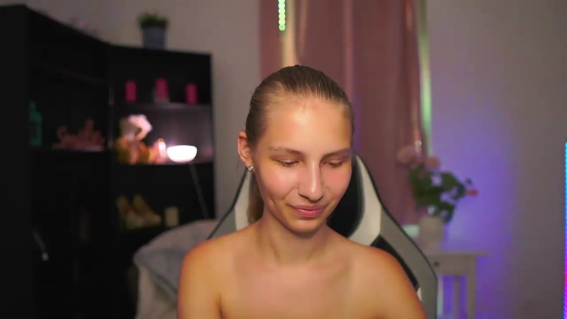 Gallery image thumbnail from Emmie_murray's myfreecams stream on, 07/30/2026, 22:44 image 10 of 20