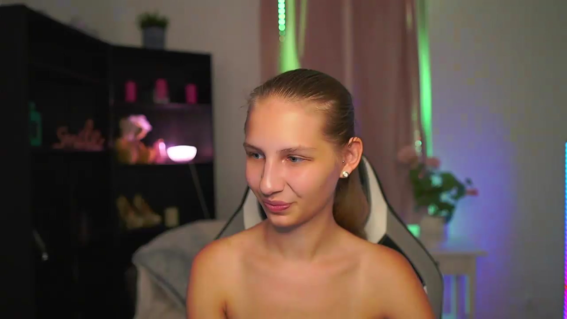 Gallery image thumbnail from Emmie_murray's myfreecams stream on, 07/30/2026, 22:44 image 3 of 20