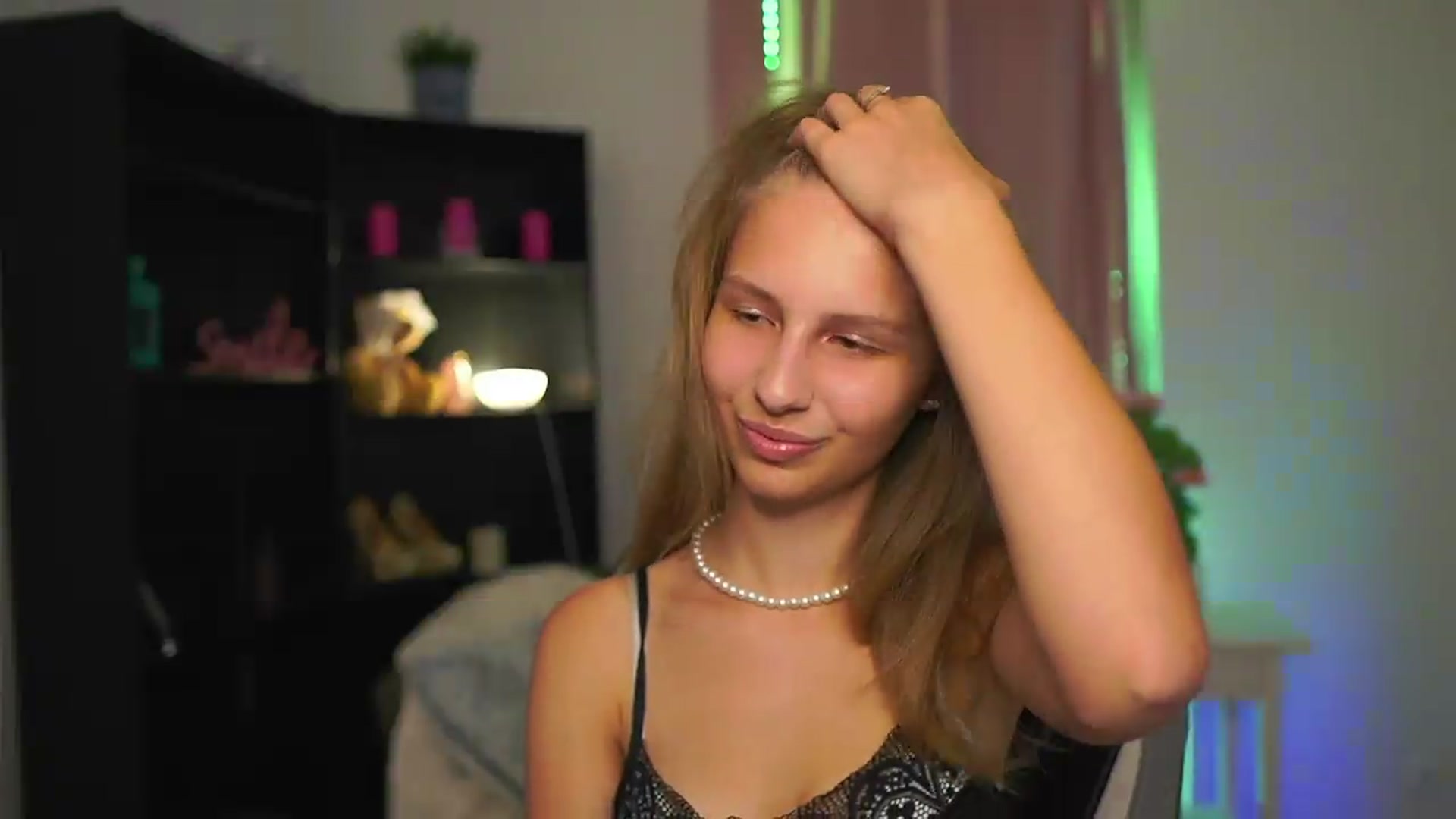 Gallery image thumbnail from Emmie_murray's myfreecams stream on, 08/01/2026, 19:30 image 16 of 20
