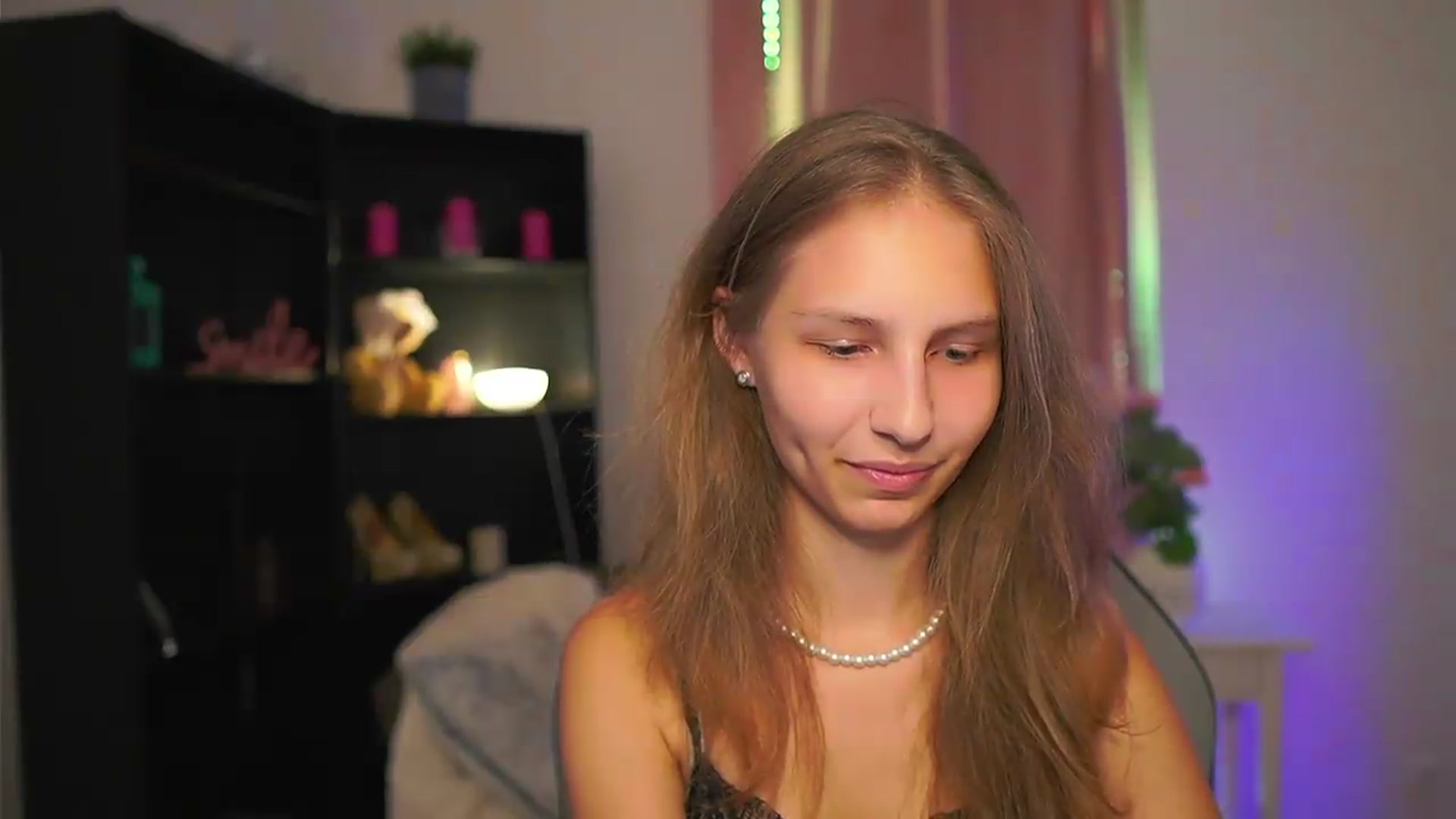 Gallery image thumbnail from Emmie_murray's myfreecams stream on, 08/01/2026, 19:30 image 3 of 20